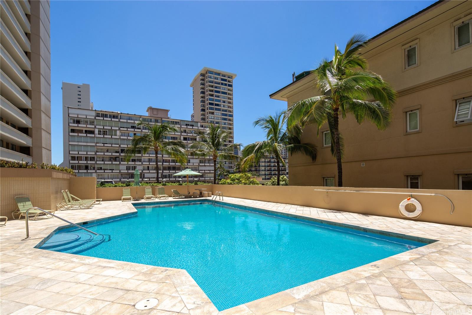 2121 Ala Wai Blvd Honolulu - Rental - photo 23 of 25