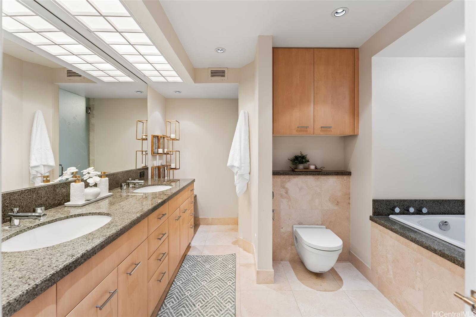 2121 Ala Wai condo # PH-1, Honolulu, Hawaii - photo 14 of 25