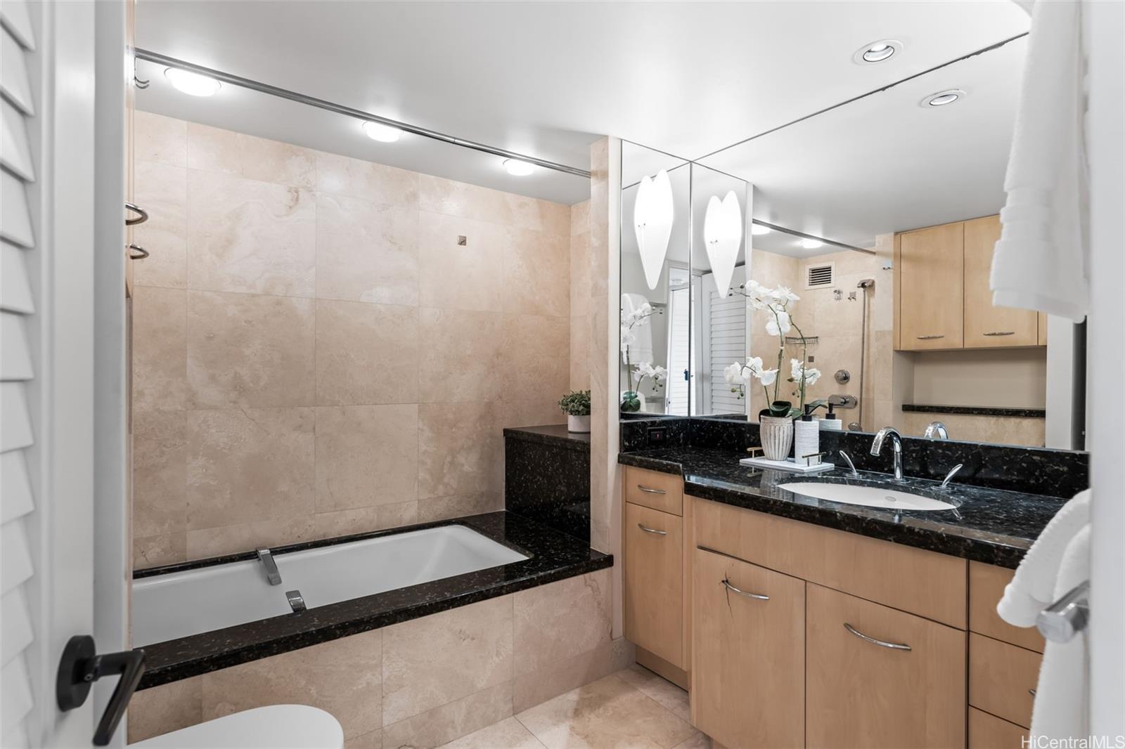 2121 Ala Wai condo # PH-1, Honolulu, Hawaii - photo 20 of 25