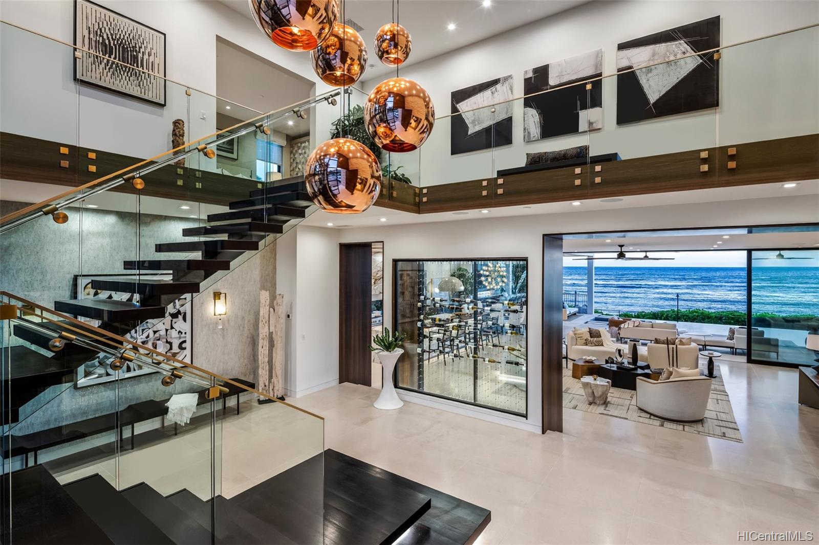 213 Kaalawai Place , Honolulu, Hi 96816 Beachfront living! Diamond Head