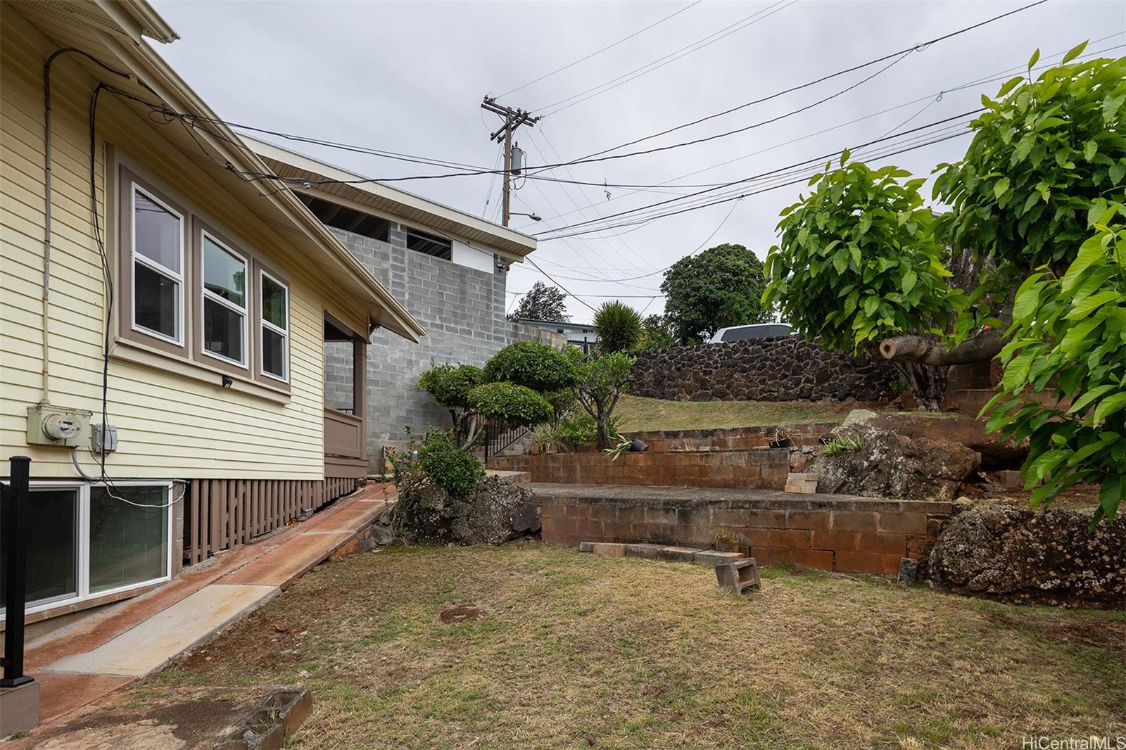 2130 Skyline Dr Honolulu - Rental - photo 17 of 19