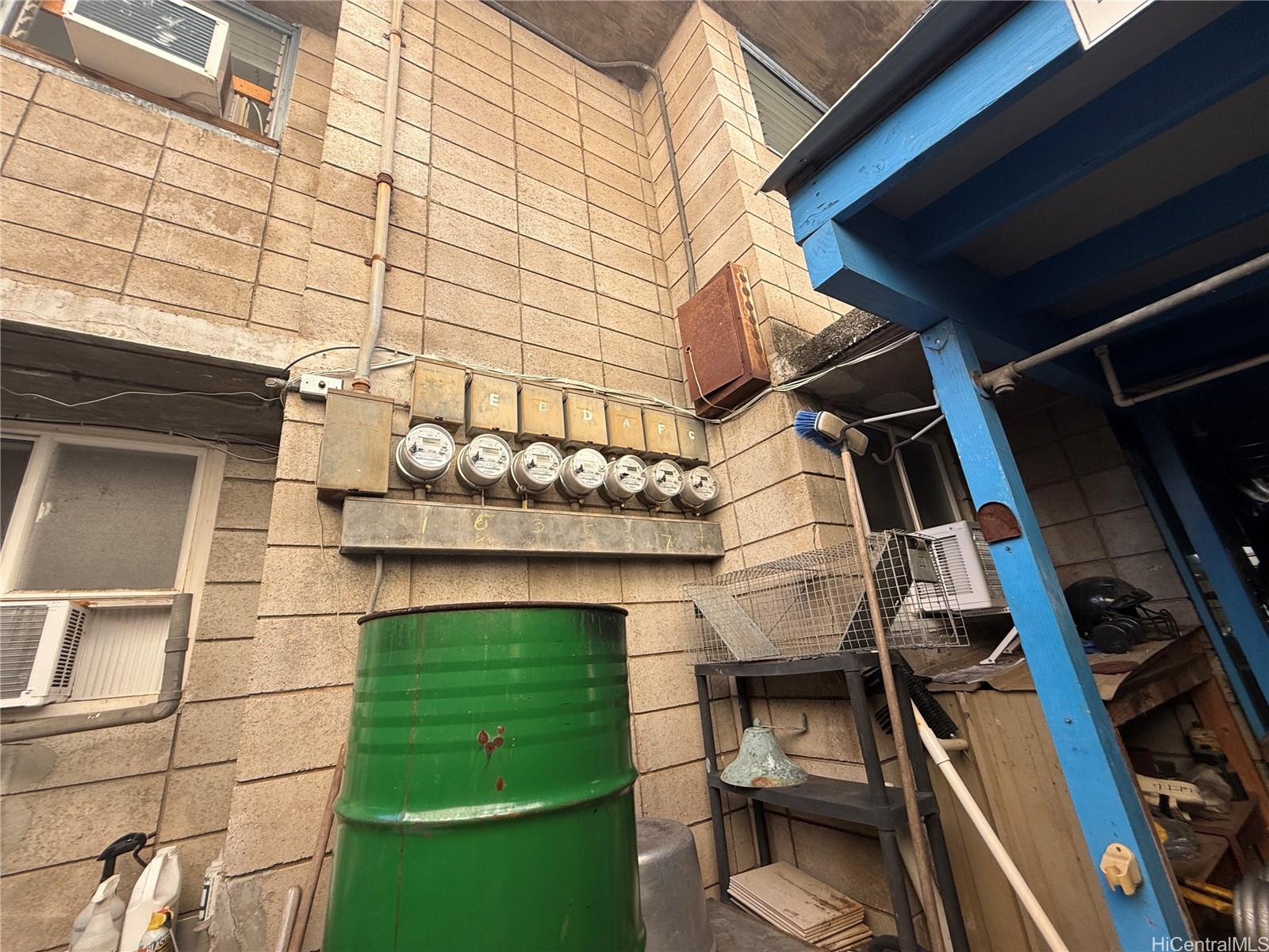 2135 Bannister Pl Honolulu - Multi-family - photo 4 of 25