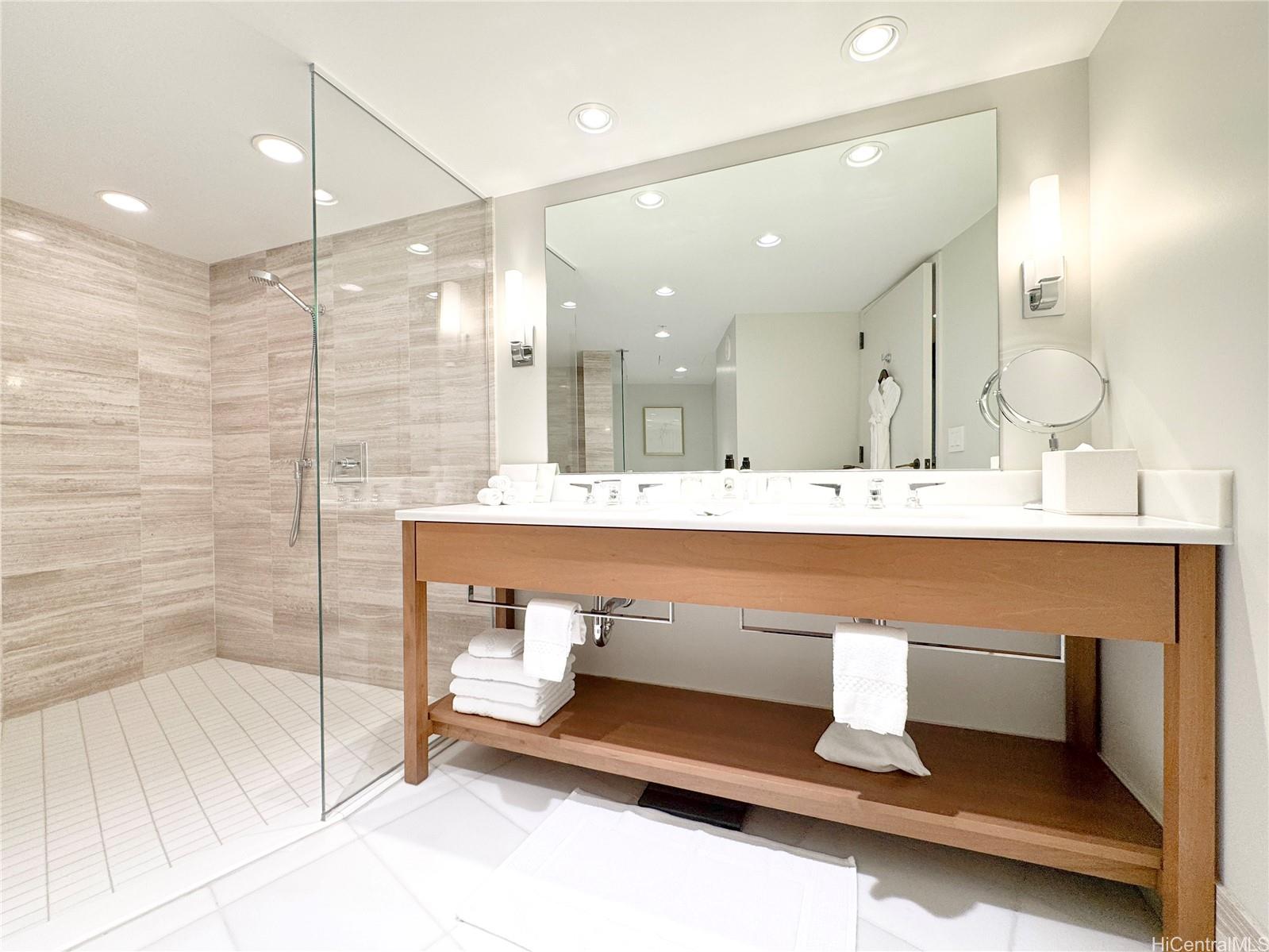 The Ritz-Carlton Residences condo # 1006, Honolulu, Hawaii - photo 19 of 25