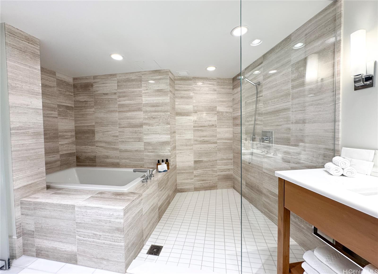 The Ritz-Carlton Residences condo # 1006, Honolulu, Hawaii - photo 21 of 25