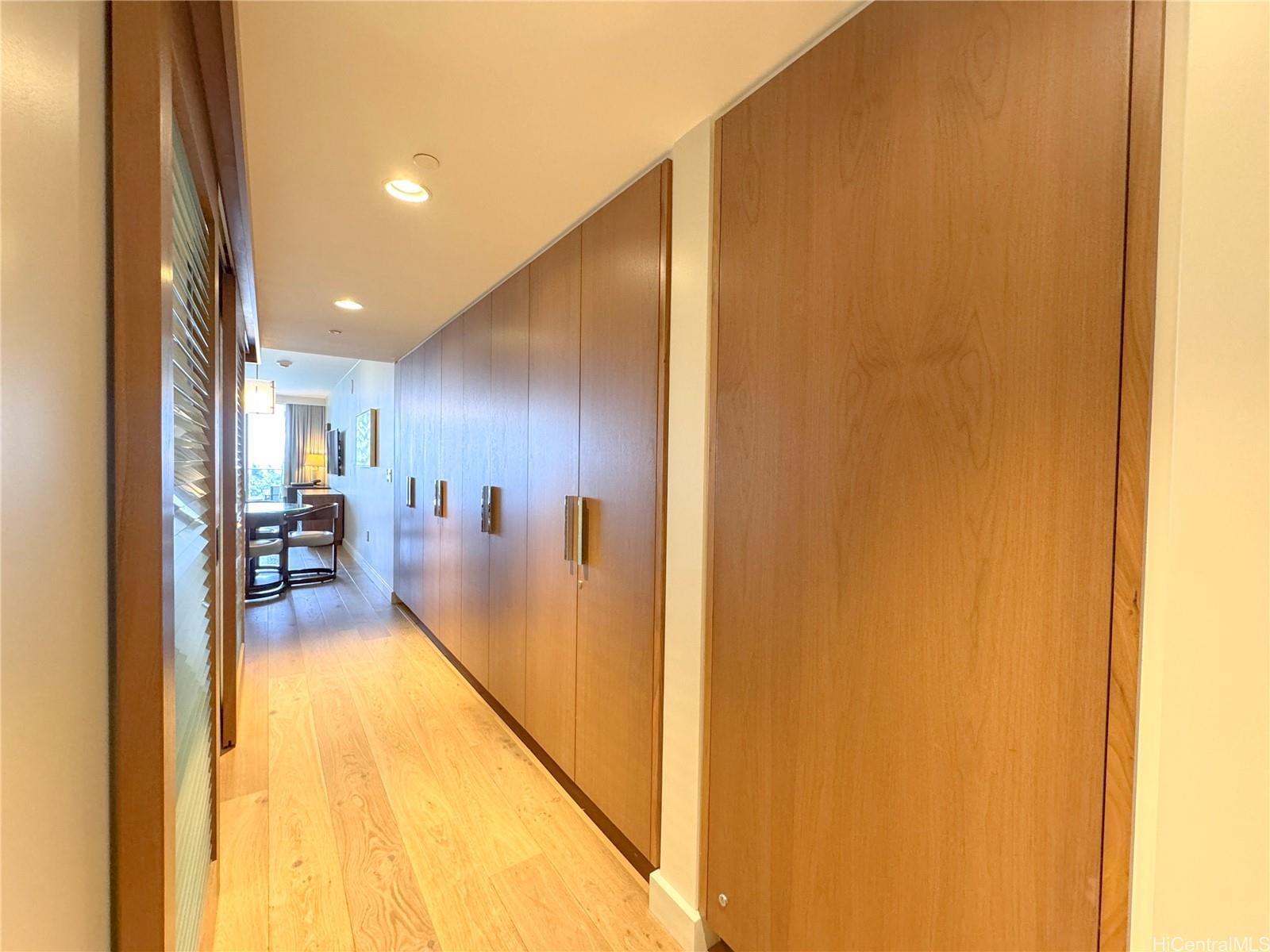 The Ritz-Carlton Residences condo # 1006, Honolulu, Hawaii - photo 22 of 25