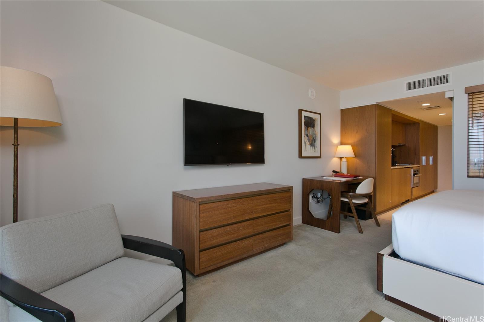 The Ritz-Carlton Residences condo # 1503 - Tower 2, Honolulu, Hawaii - photo 4 of 17