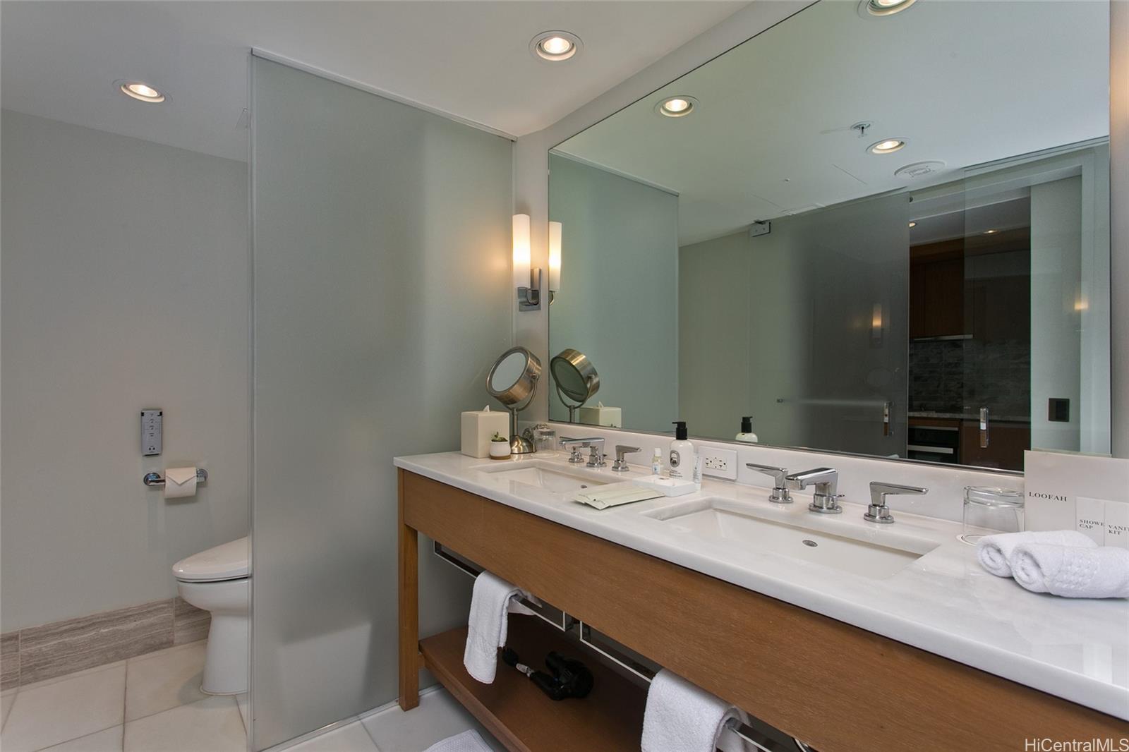 The Ritz-Carlton Residences condo # 1503 - Tower 2, Honolulu, Hawaii - photo 8 of 17