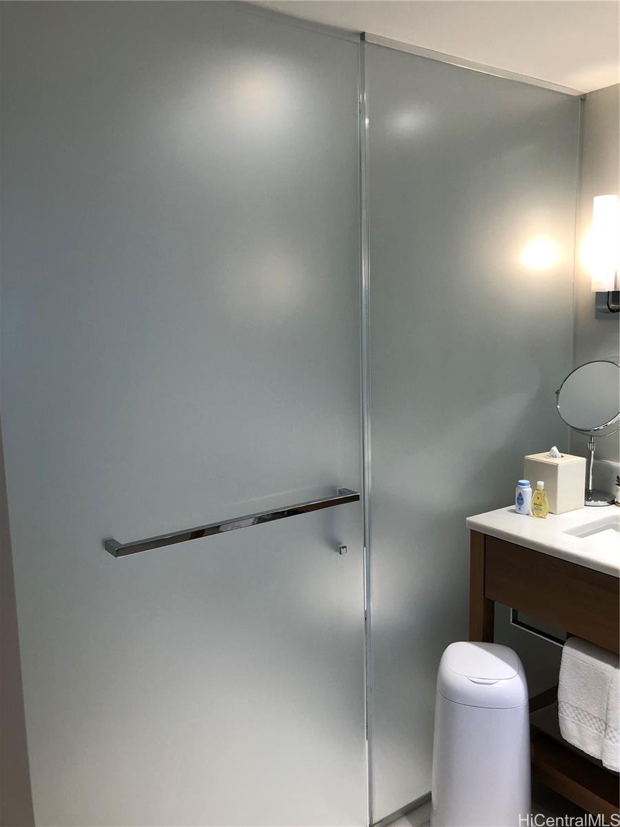 The Ritz-Carlton Residences condo # 1608, Honolulu, Hawaii - photo 4 of 24