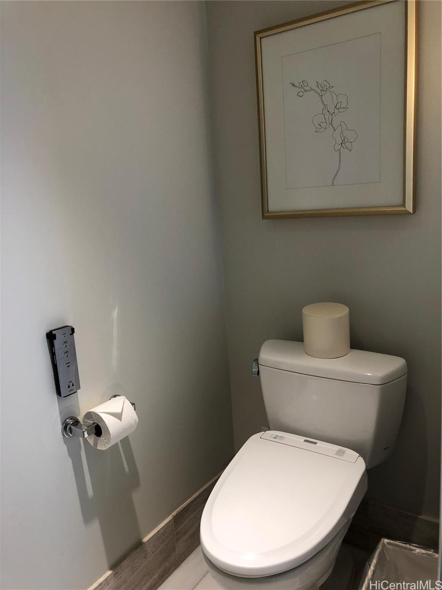 The Ritz-Carlton Residences condo # 1608, Honolulu, Hawaii - photo 5 of 19