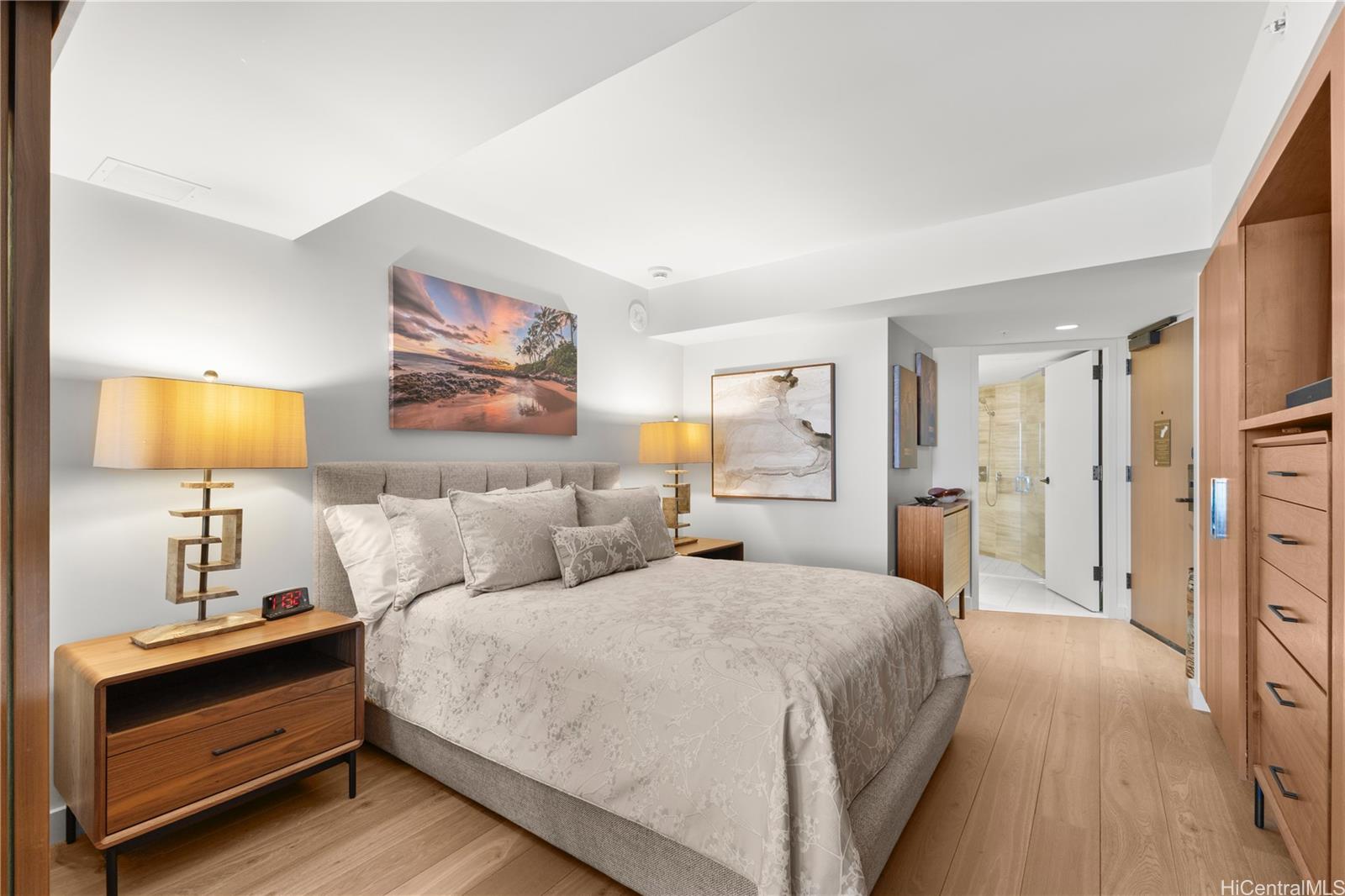 The Ritz-Carlton Residences condo # 1610, Honolulu, Hawaii - photo 3 of 25