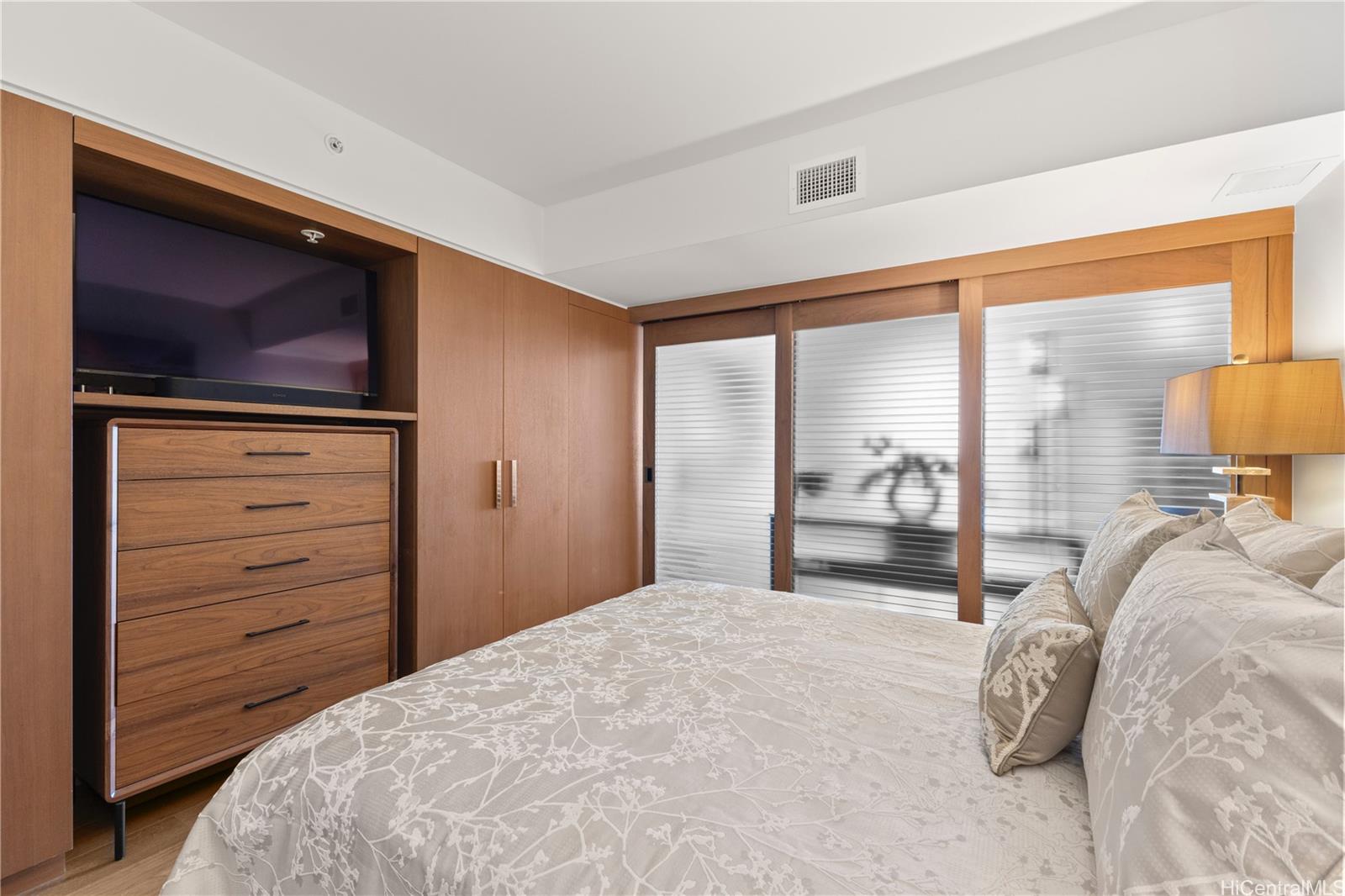 The Ritz-Carlton Residences condo # 1610, Honolulu, Hawaii - photo 7 of 25