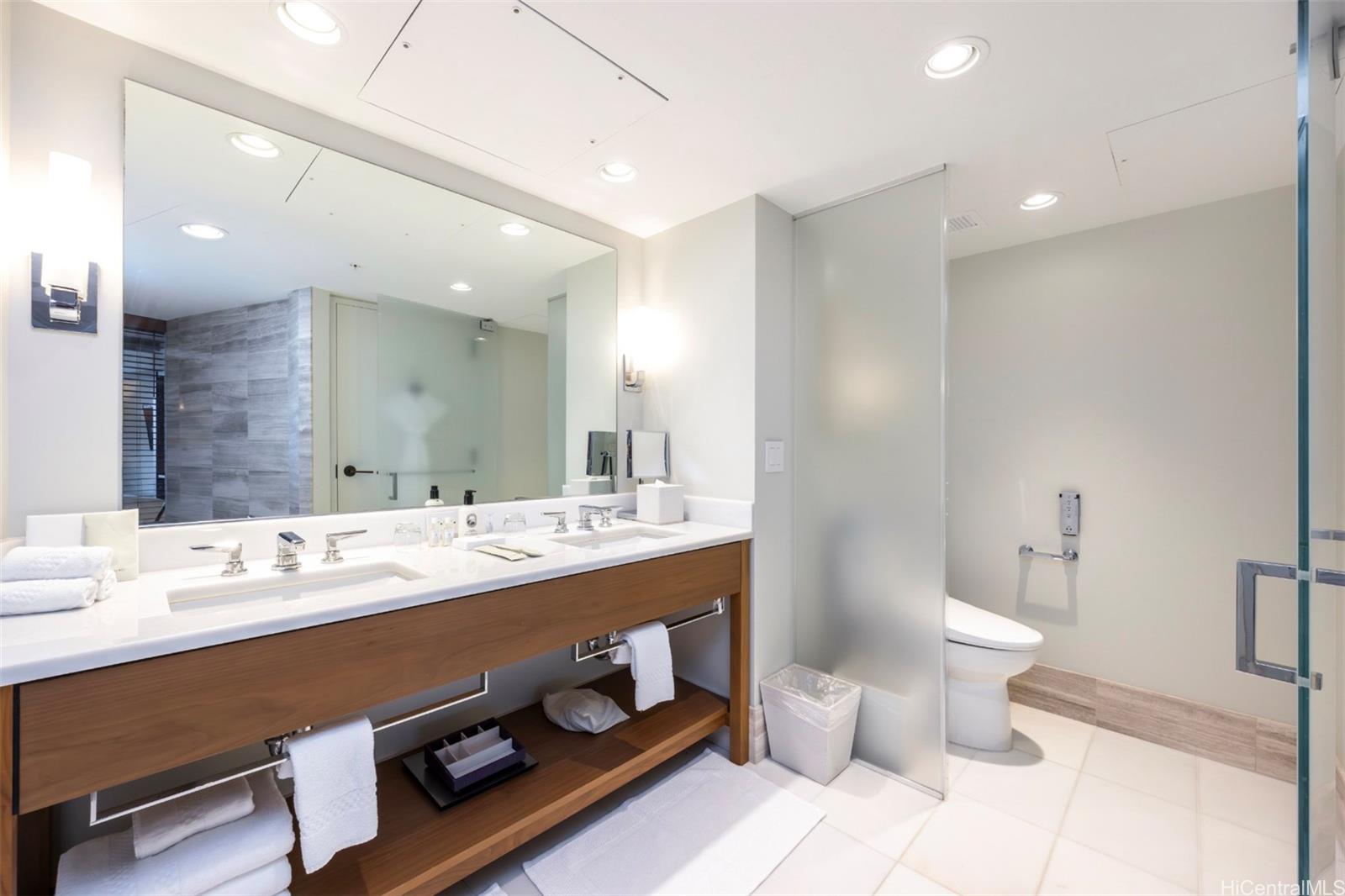 The Ritz-Carlton Residences condo # 1702, Honolulu, Hawaii - photo 14 of 22
