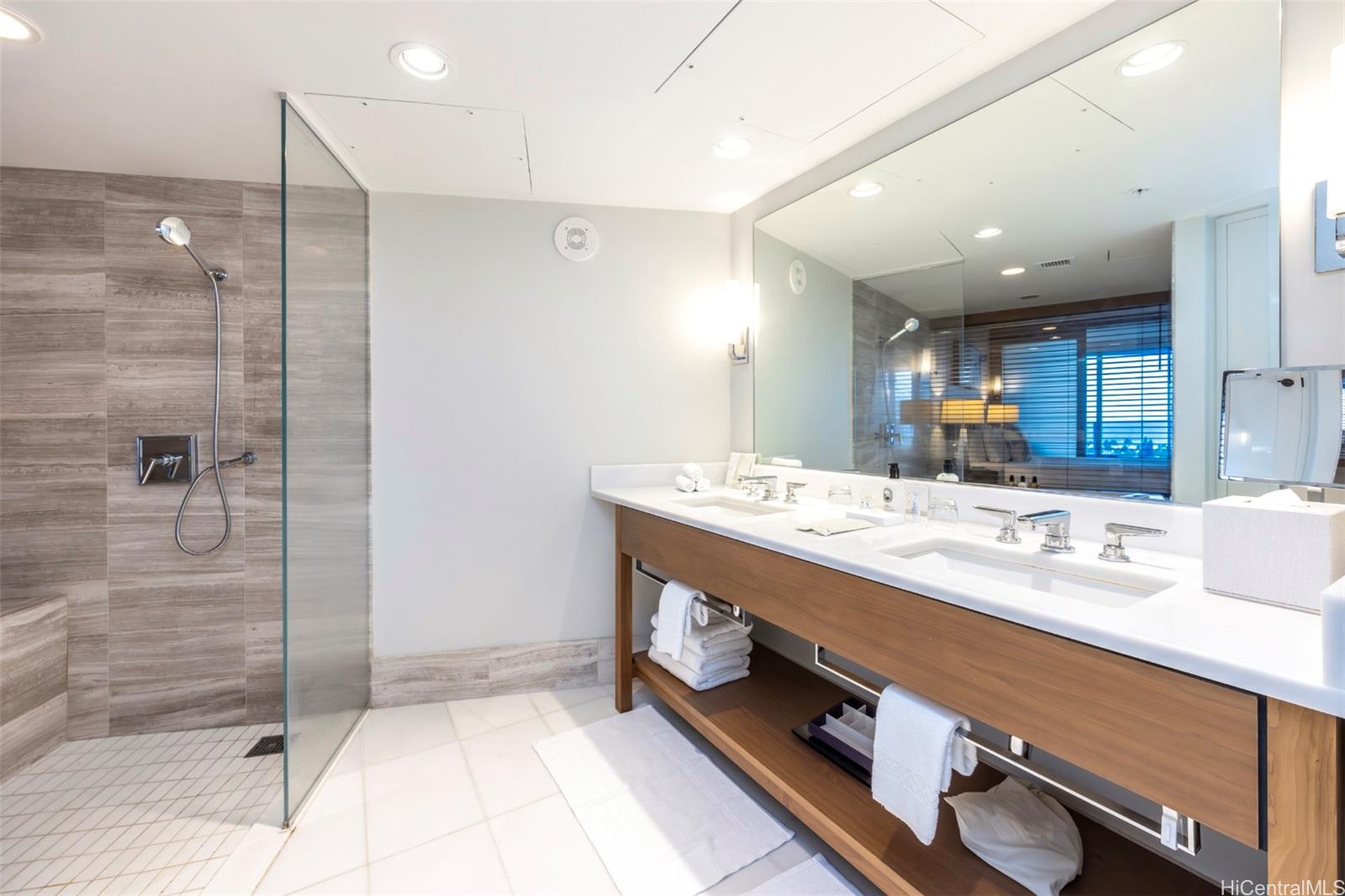 The Ritz-Carlton Residences condo # 1702, Honolulu, Hawaii - photo 10 of 22