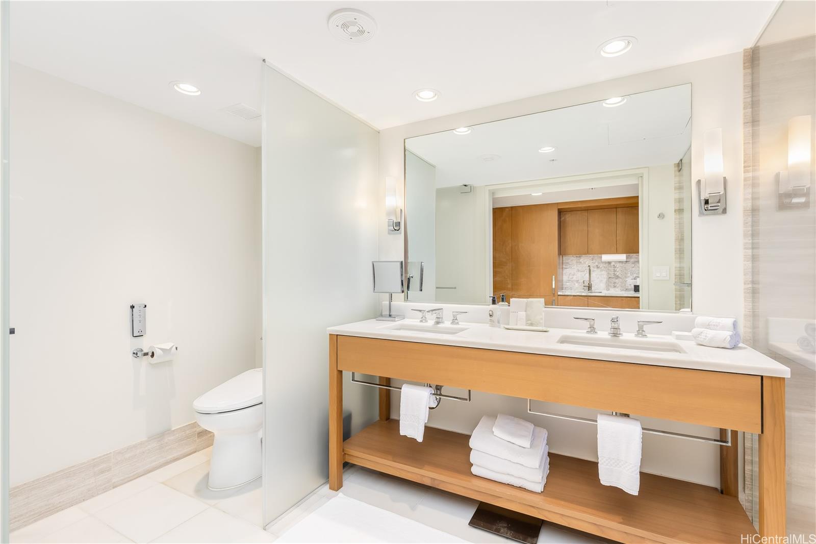 The Ritz-Carlton Residences condo # 1809, Honolulu, Hawaii - photo 15 of 25