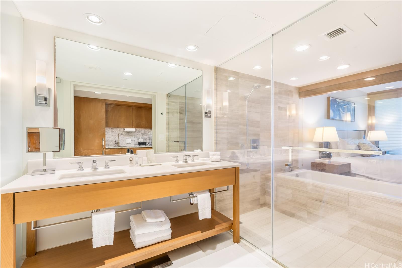 The Ritz-Carlton Residences condo # 1809, Honolulu, Hawaii - photo 16 of 25