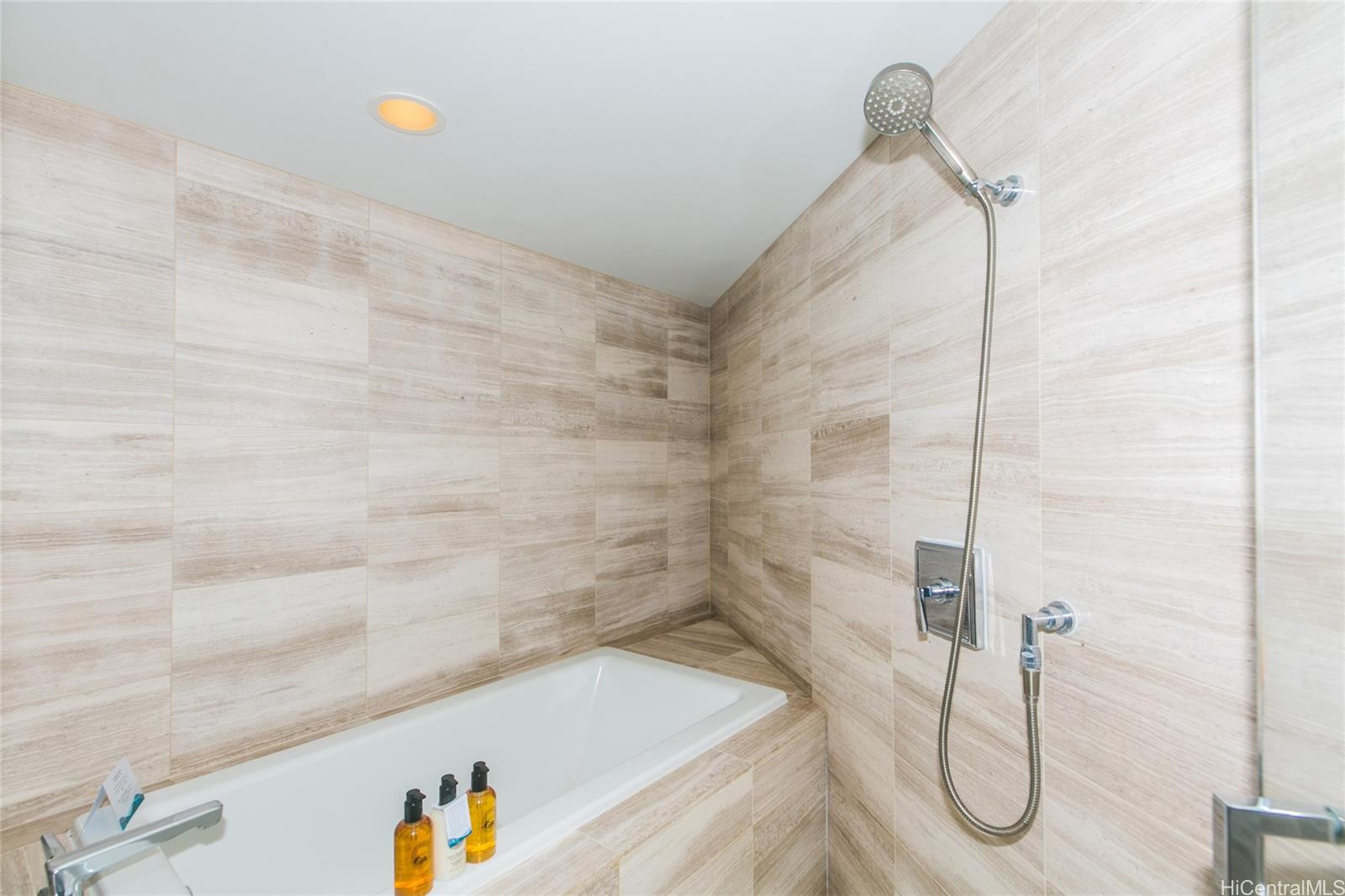 The Ritz-Carlton Residences condo # 1810, Honolulu, Hawaii - photo 21 of 25