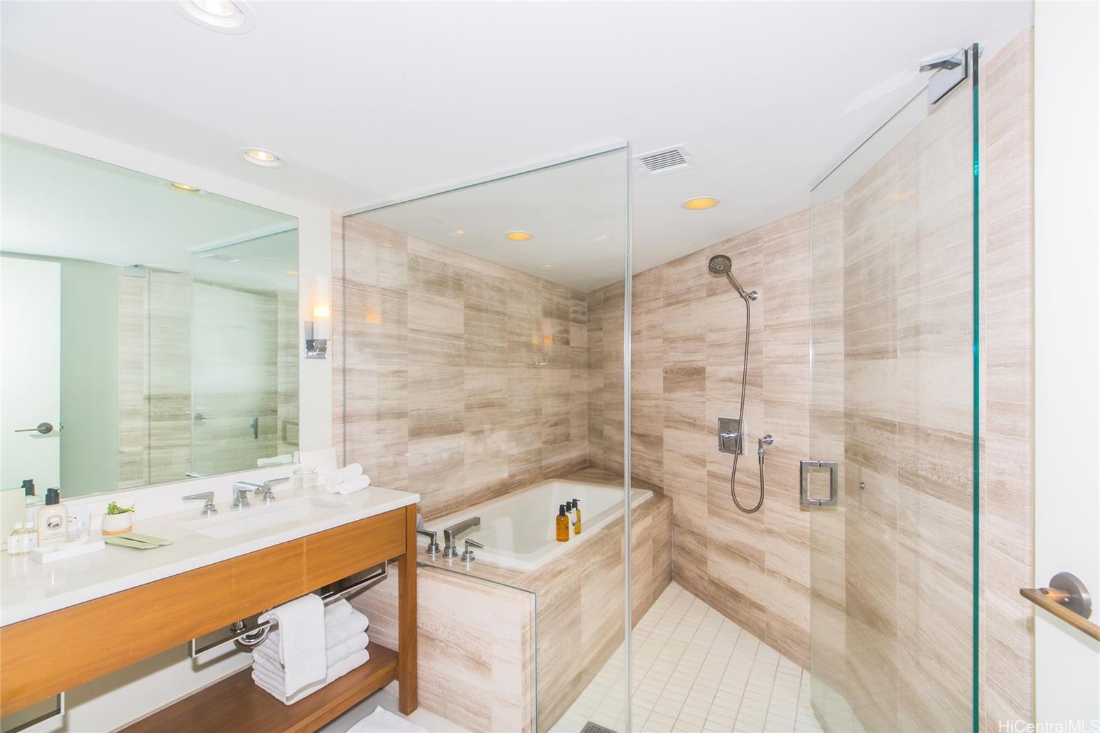 The Ritz-Carlton Residences condo # 1810, Honolulu, Hawaii - photo 22 of 25