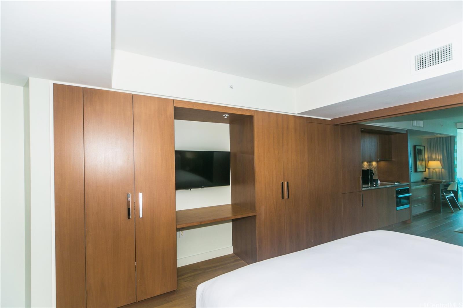 The Ritz-Carlton Residences condo # 1810, Honolulu, Hawaii - photo 23 of 24