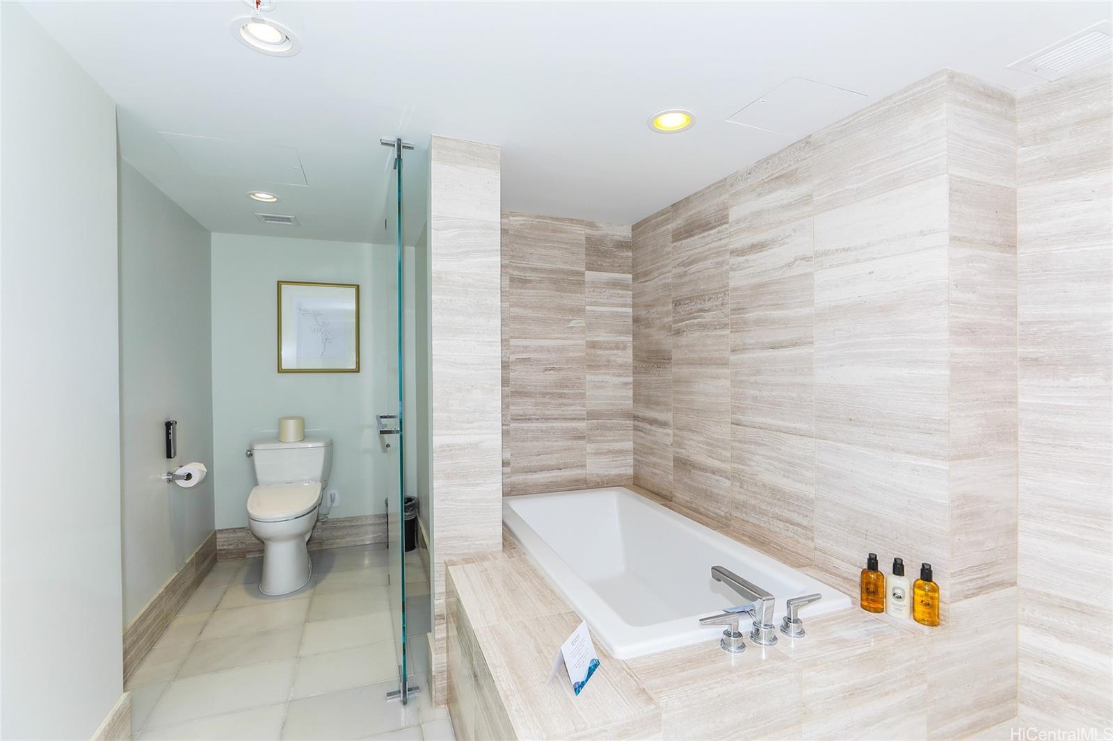 The Ritz-Carlton Residences condo # 1906, Honolulu, Hawaii - photo 11 of 13