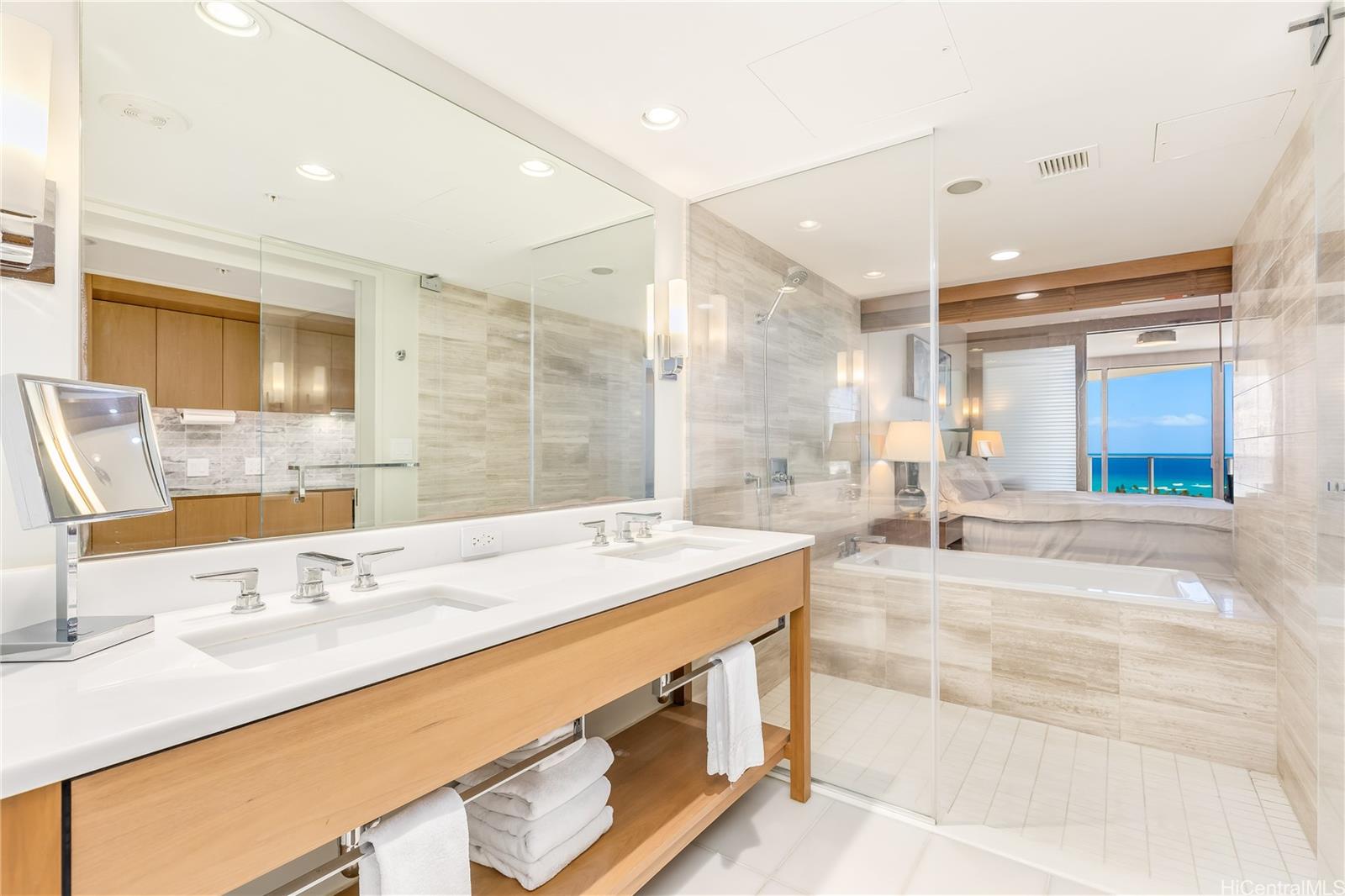 The Ritz-Carlton Residences condo # 2009-DH, Honolulu, Hawaii - photo 2 of 24