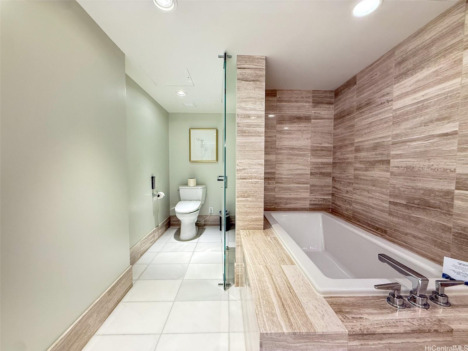 The Ritz-Carlton Residences condo # 2306, Honolulu, Hawaii - photo 13 of 21