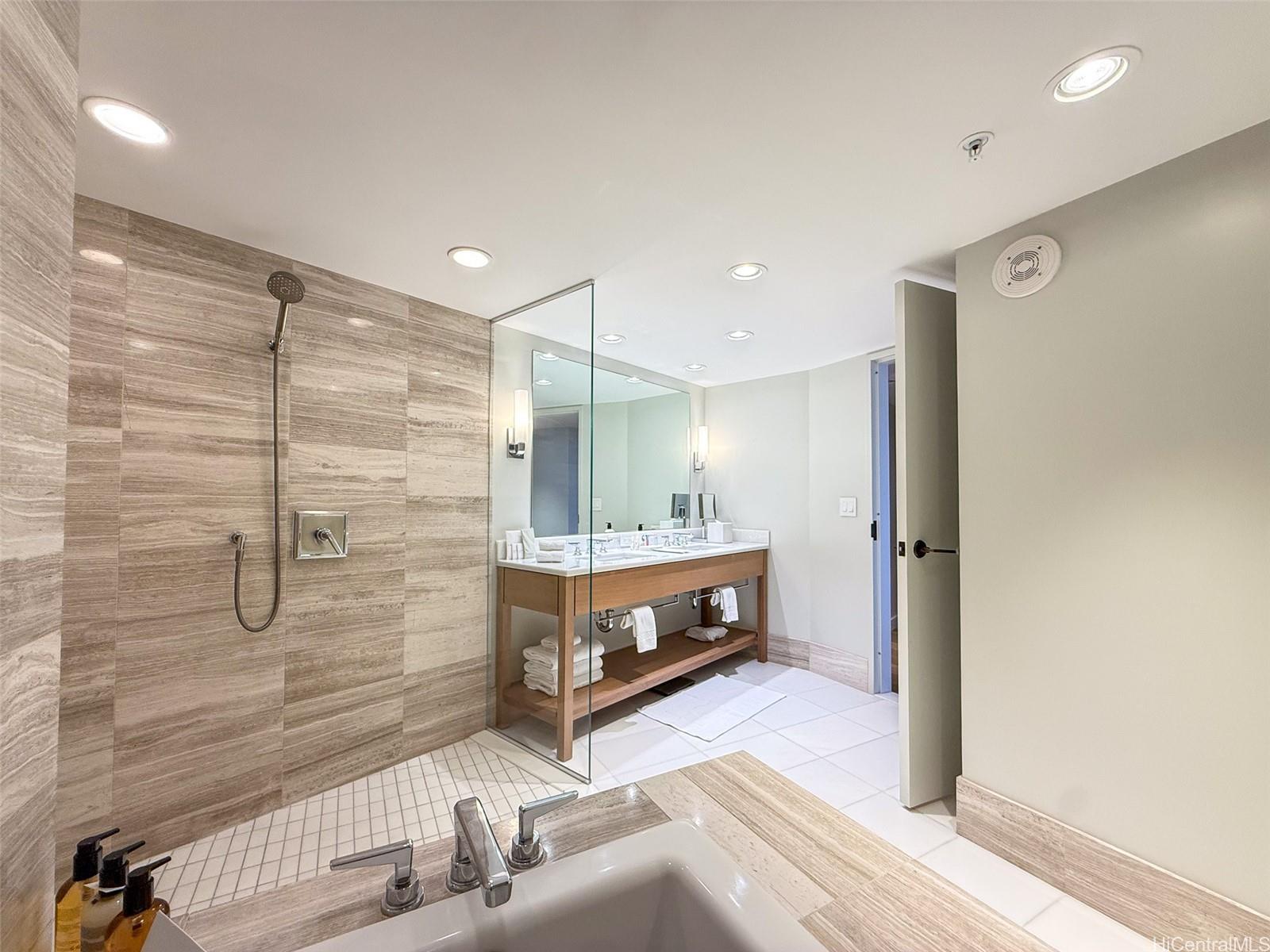 The Ritz-Carlton Residences condo # 2306, Honolulu, Hawaii - photo 14 of 21