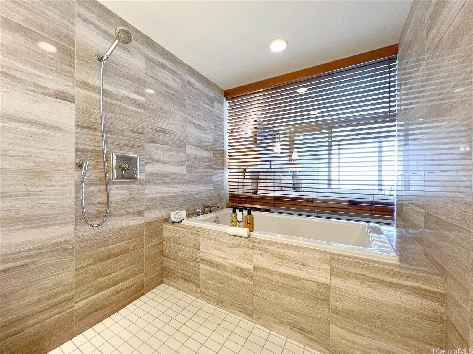 The Ritz-Carlton Residences condo # 2308, Honolulu, Hawaii - photo 14 of 19