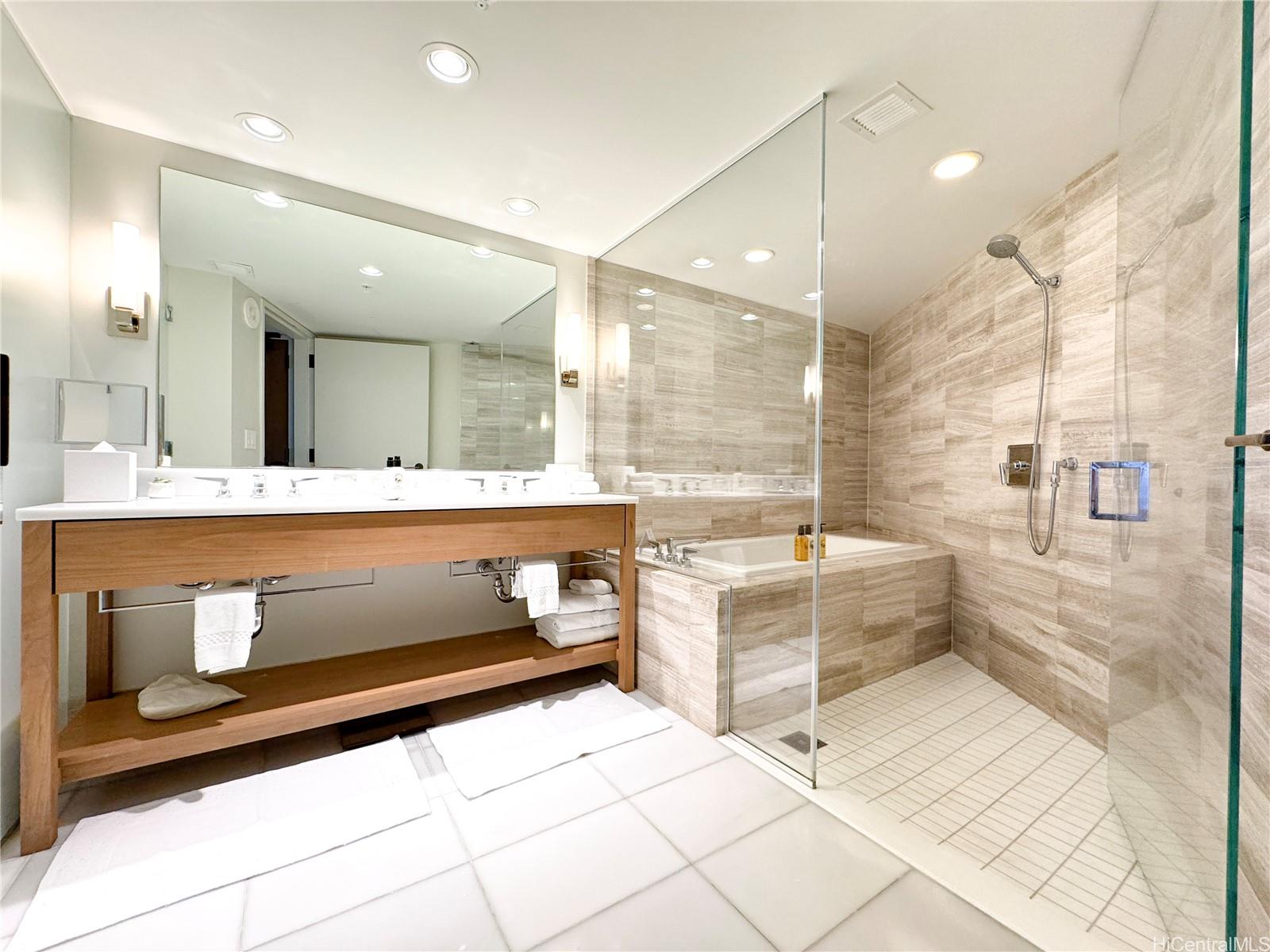 The Ritz-Carlton Residences condo # 2310, Honolulu, Hawaii - photo 13 of 18