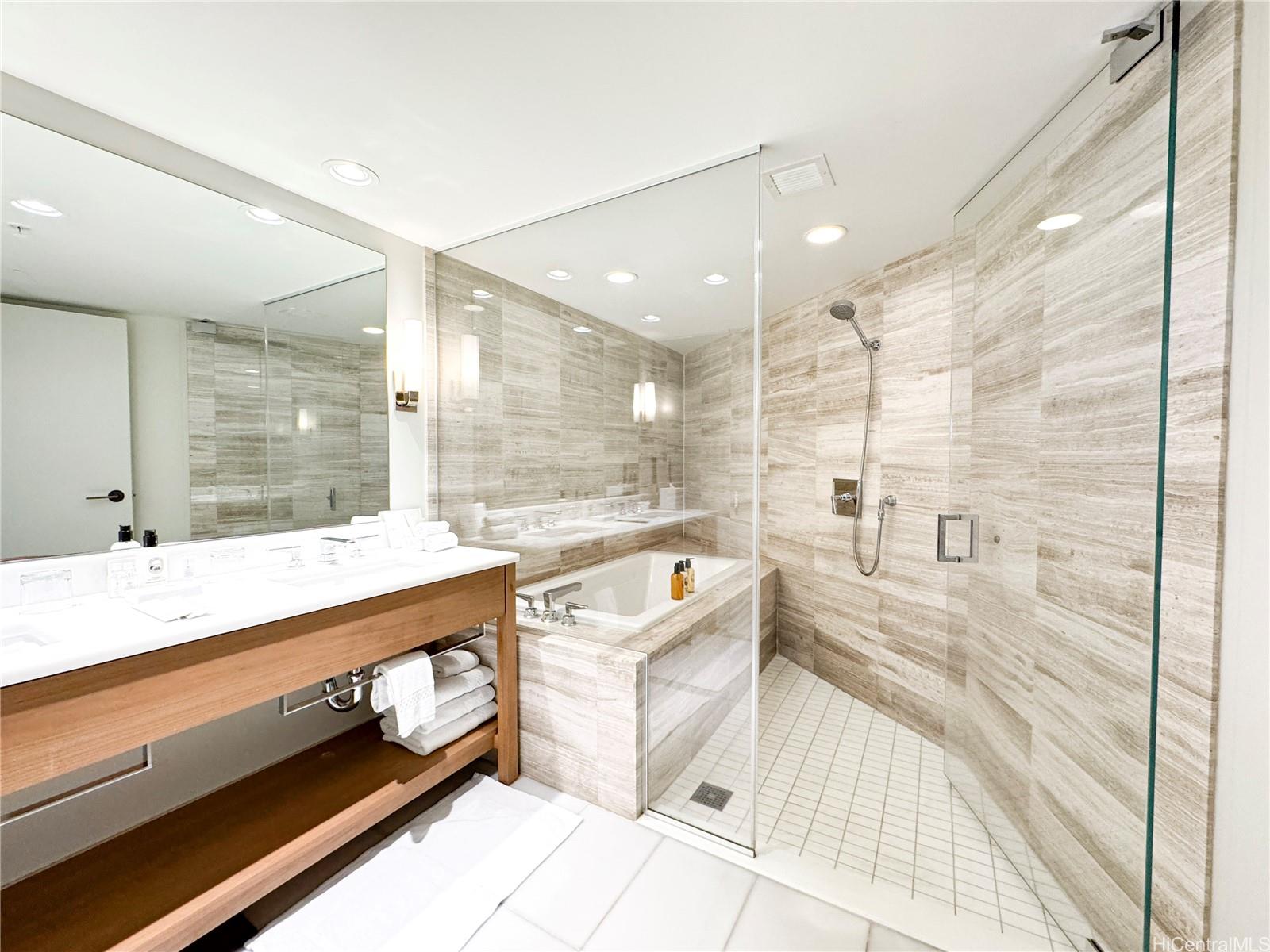 The Ritz-Carlton Residences condo # 2310, Honolulu, Hawaii - photo 14 of 18