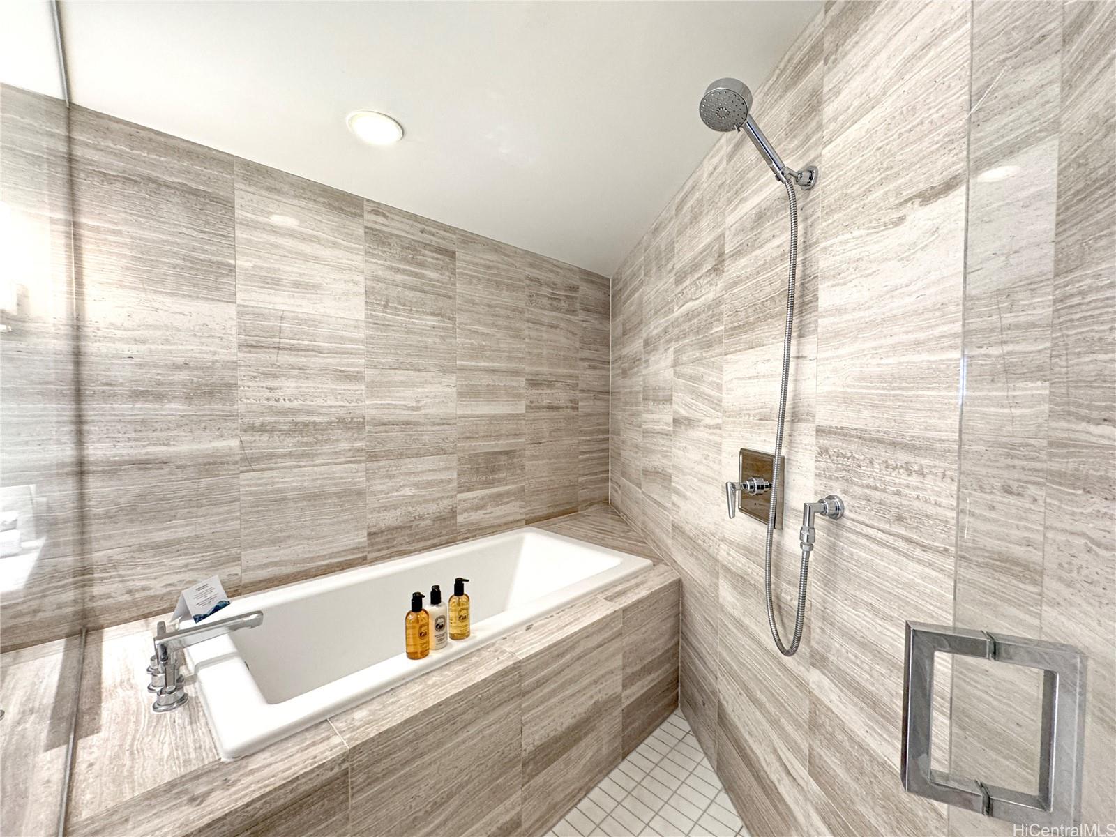 The Ritz-Carlton Residences condo # 2310, Honolulu, Hawaii - photo 15 of 18