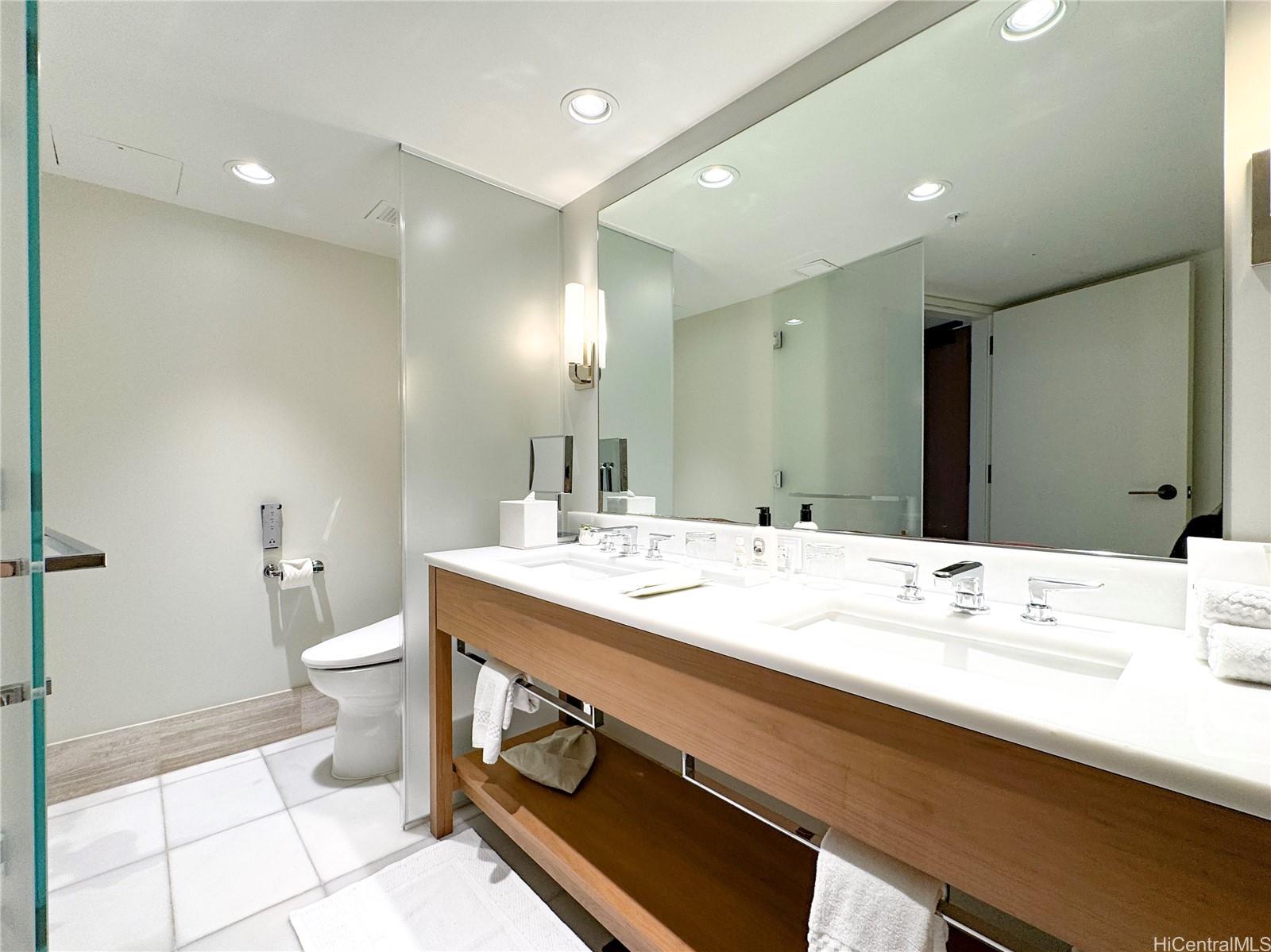 The Ritz-Carlton Residences condo # 2310, Honolulu, Hawaii - photo 16 of 18