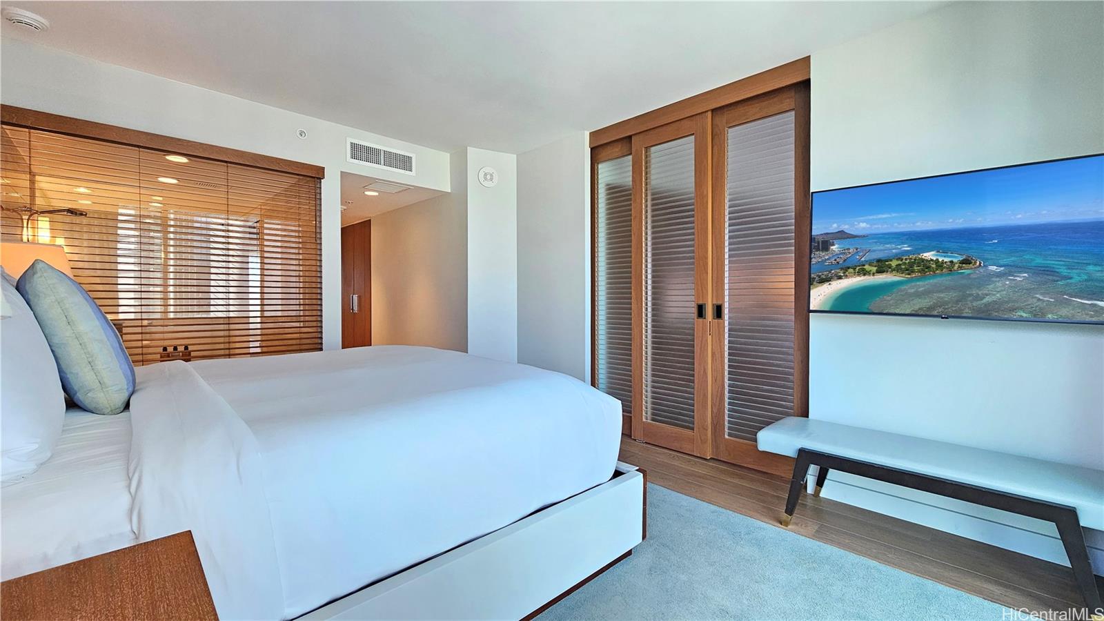 The Ritz-Carlton Residences condo # 2401, Honolulu, Hawaii - photo 4 of 20