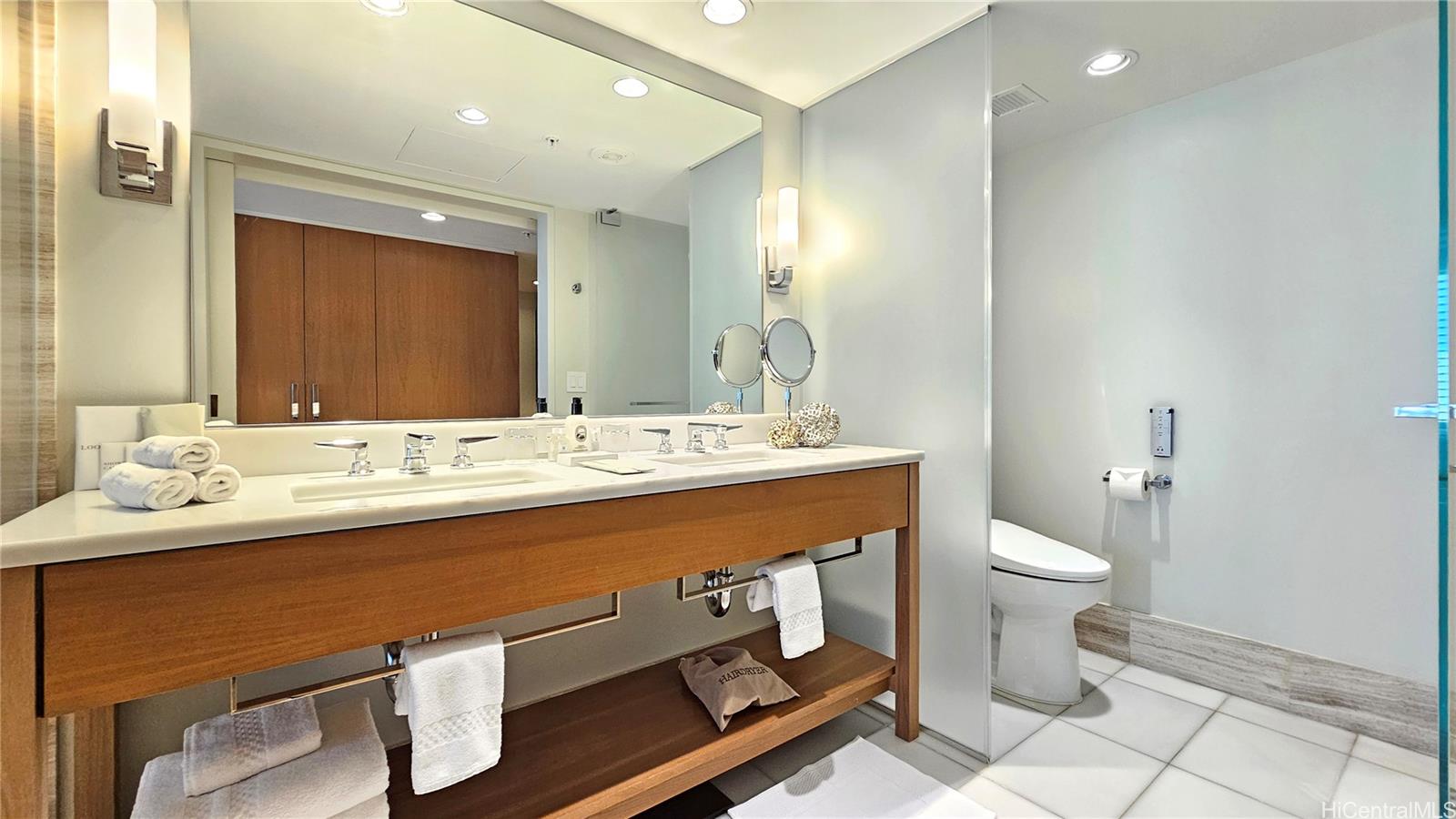 The Ritz-Carlton Residences condo # 2401, Honolulu, Hawaii - photo 9 of 20