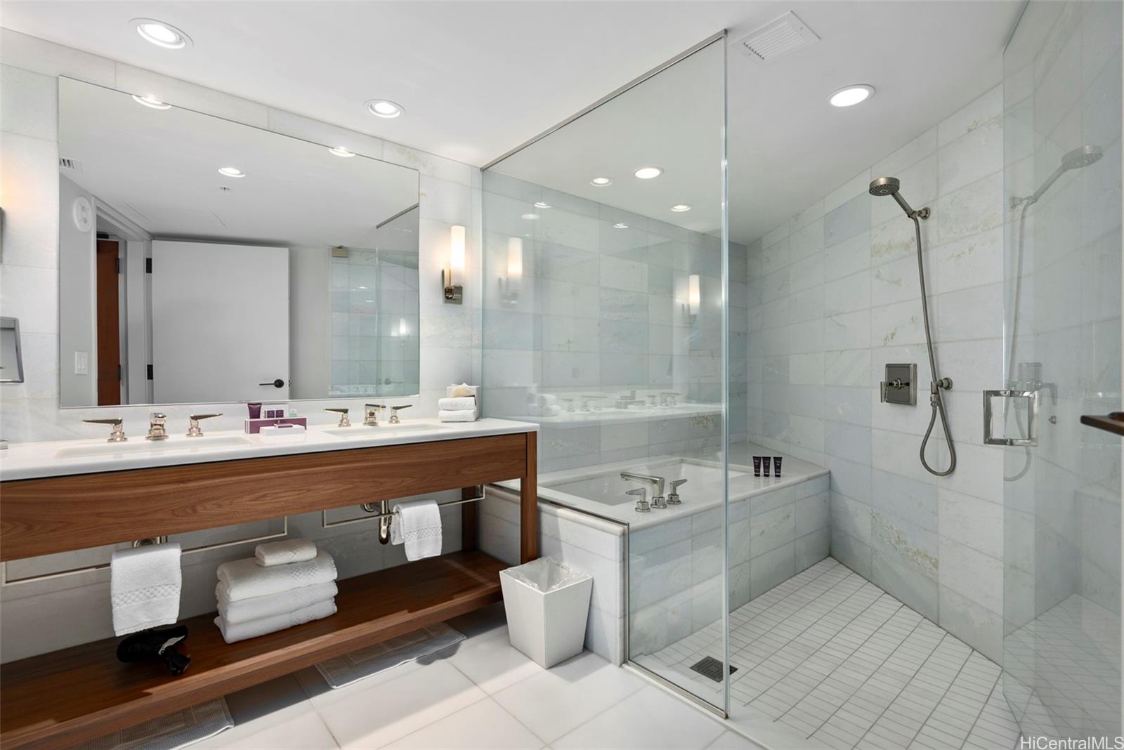 The Ritz-Carlton Residences condo # 2610, Honolulu, Hawaii - photo 12 of 24