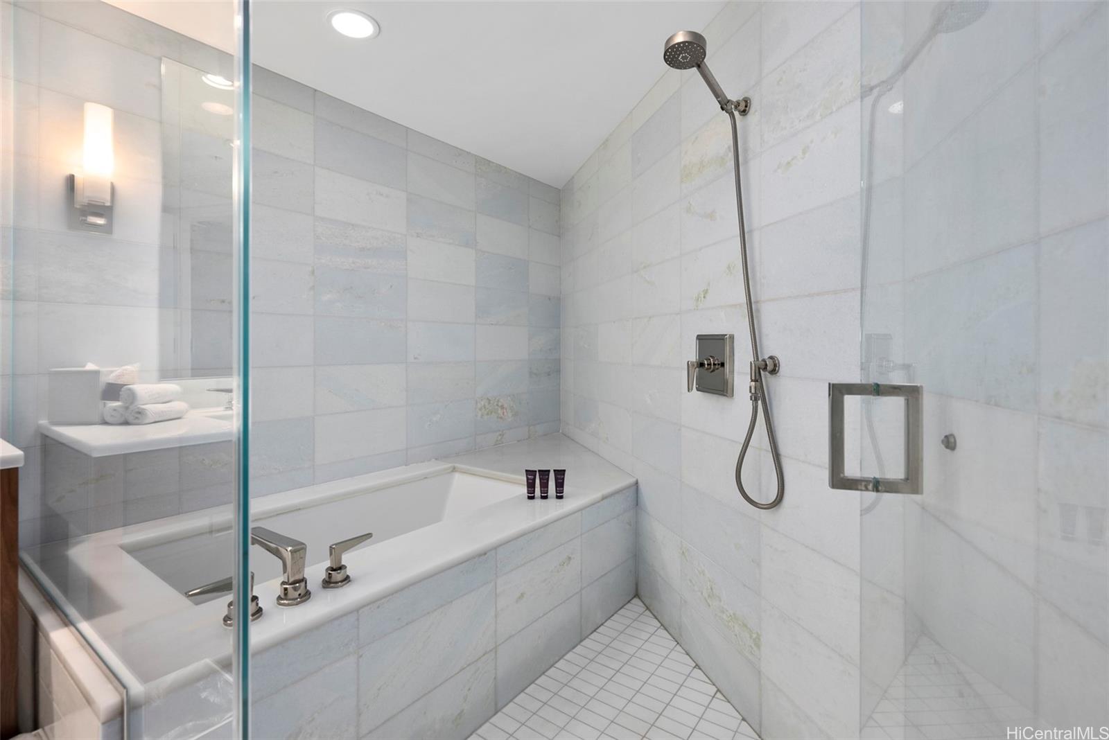 The Ritz-Carlton Residences condo # 2610, Honolulu, Hawaii - photo 14 of 24