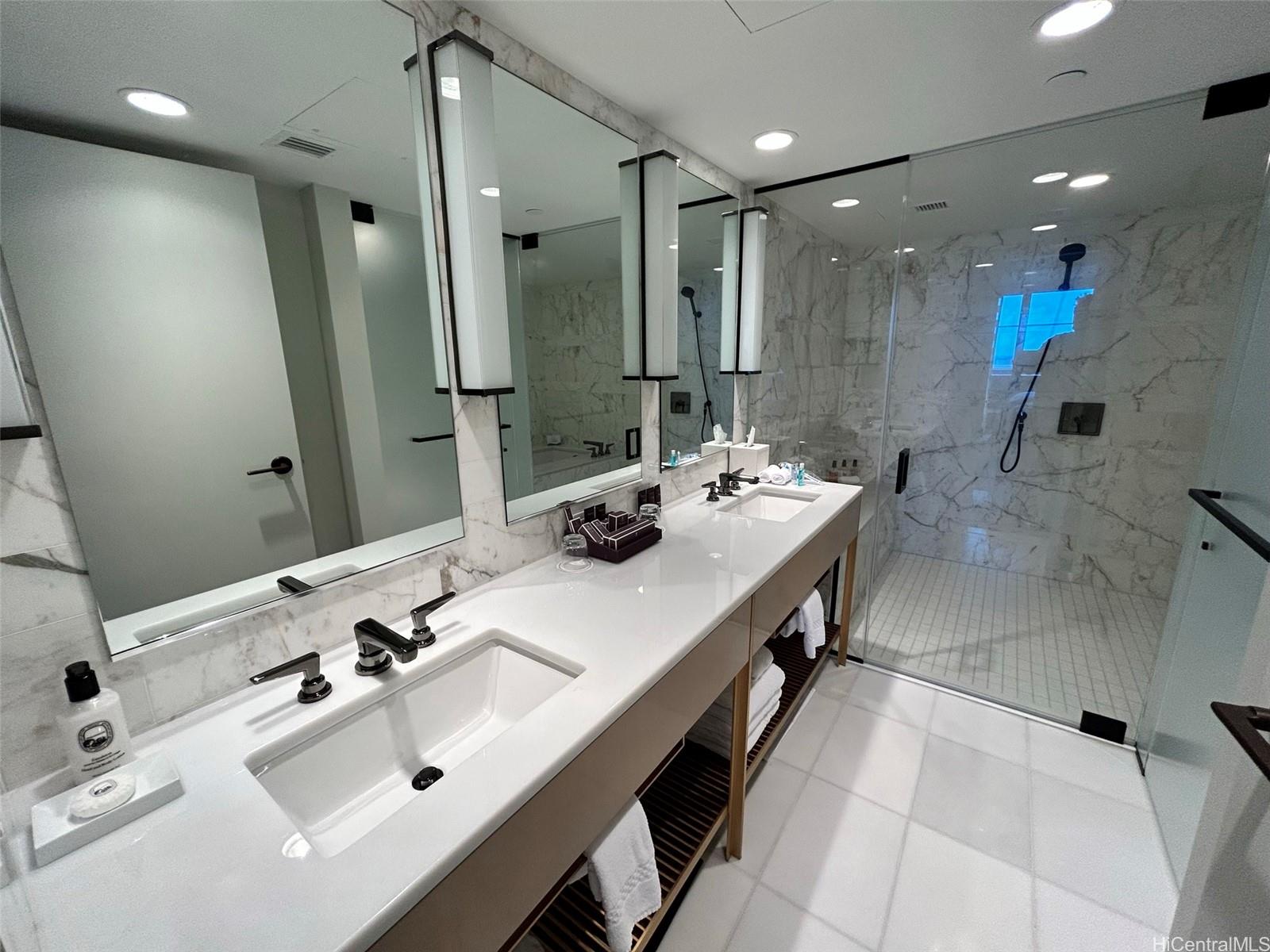 The Ritz-Carlton Residences condo # 2806, Honolulu, Hawaii - photo 7 of 21