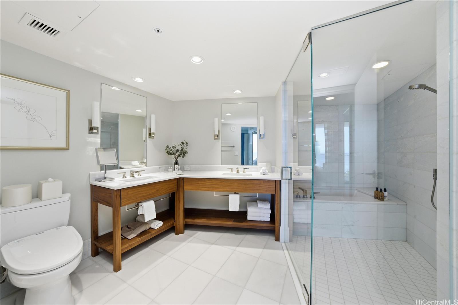 The Ritz-Carlton Residences condo # 3005, Honolulu, Hawaii - photo 14 of 23