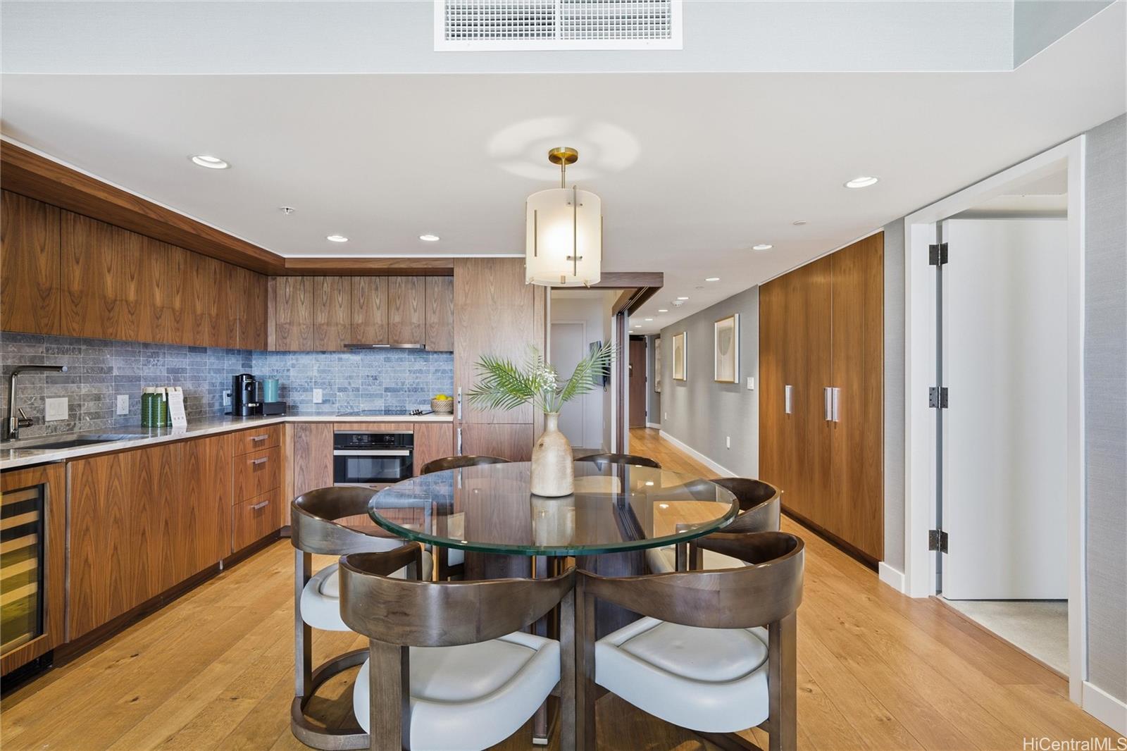 The Ritz-Carlton Residences condo # 3005, Honolulu, Hawaii - photo 4 of 23