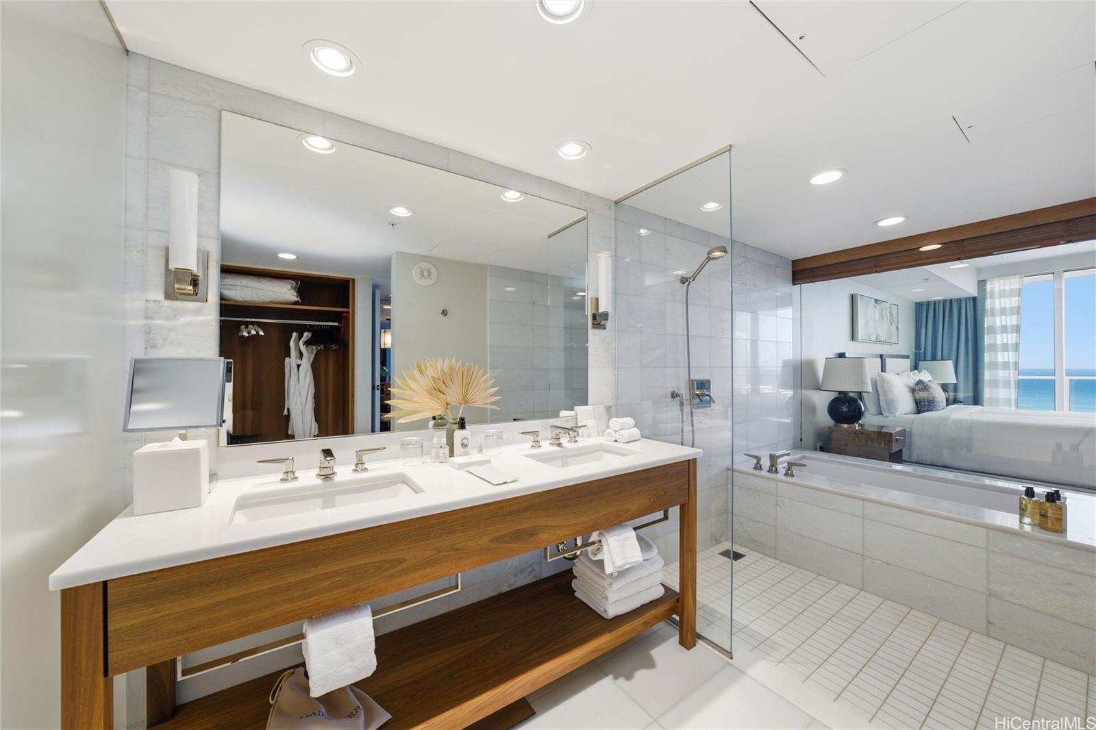 The Ritz-Carlton Residences condo # 3005, Honolulu, Hawaii - photo 9 of 23