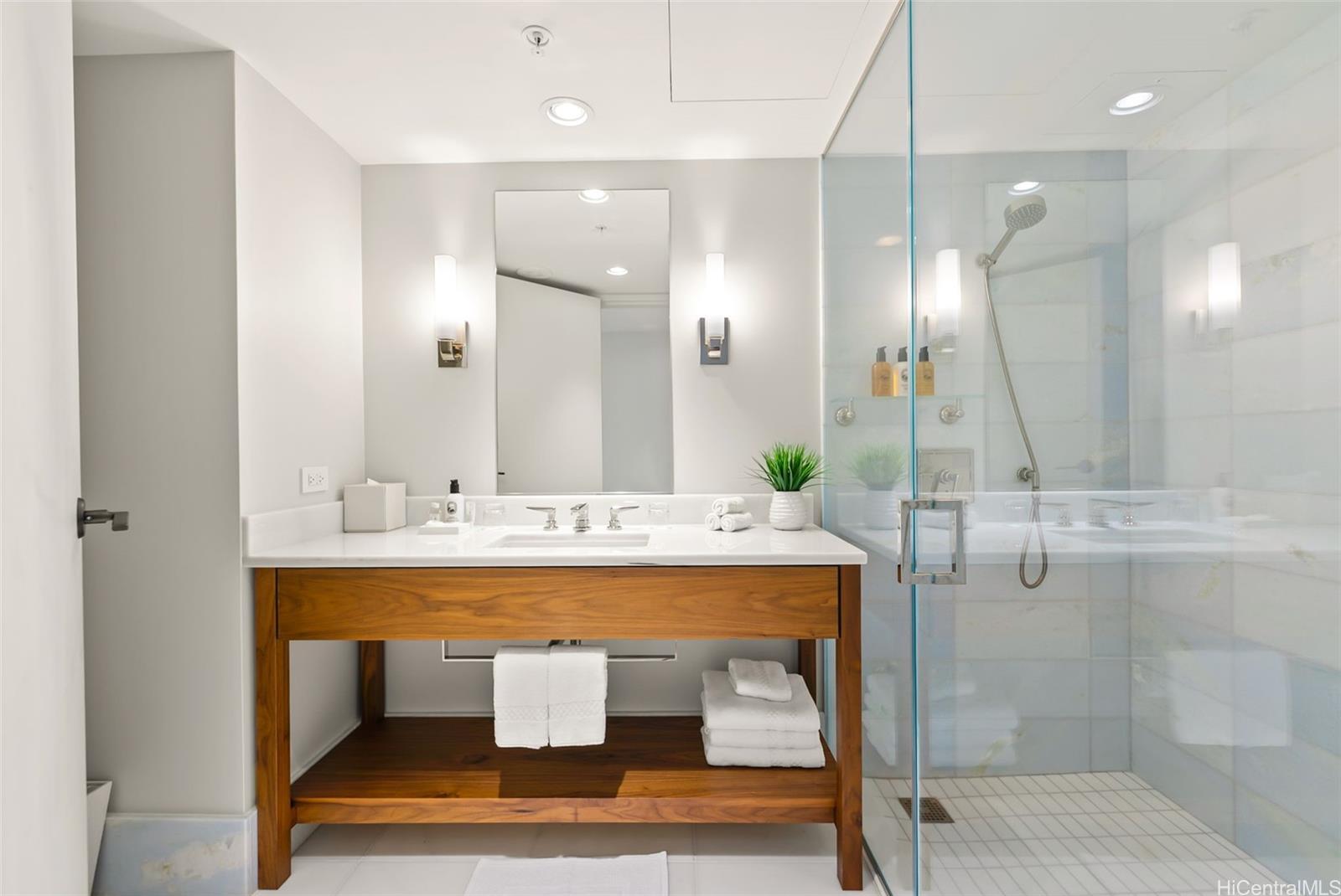 The Ritz-Carlton Residences condo # 3007, Honolulu, Hawaii - photo 18 of 25