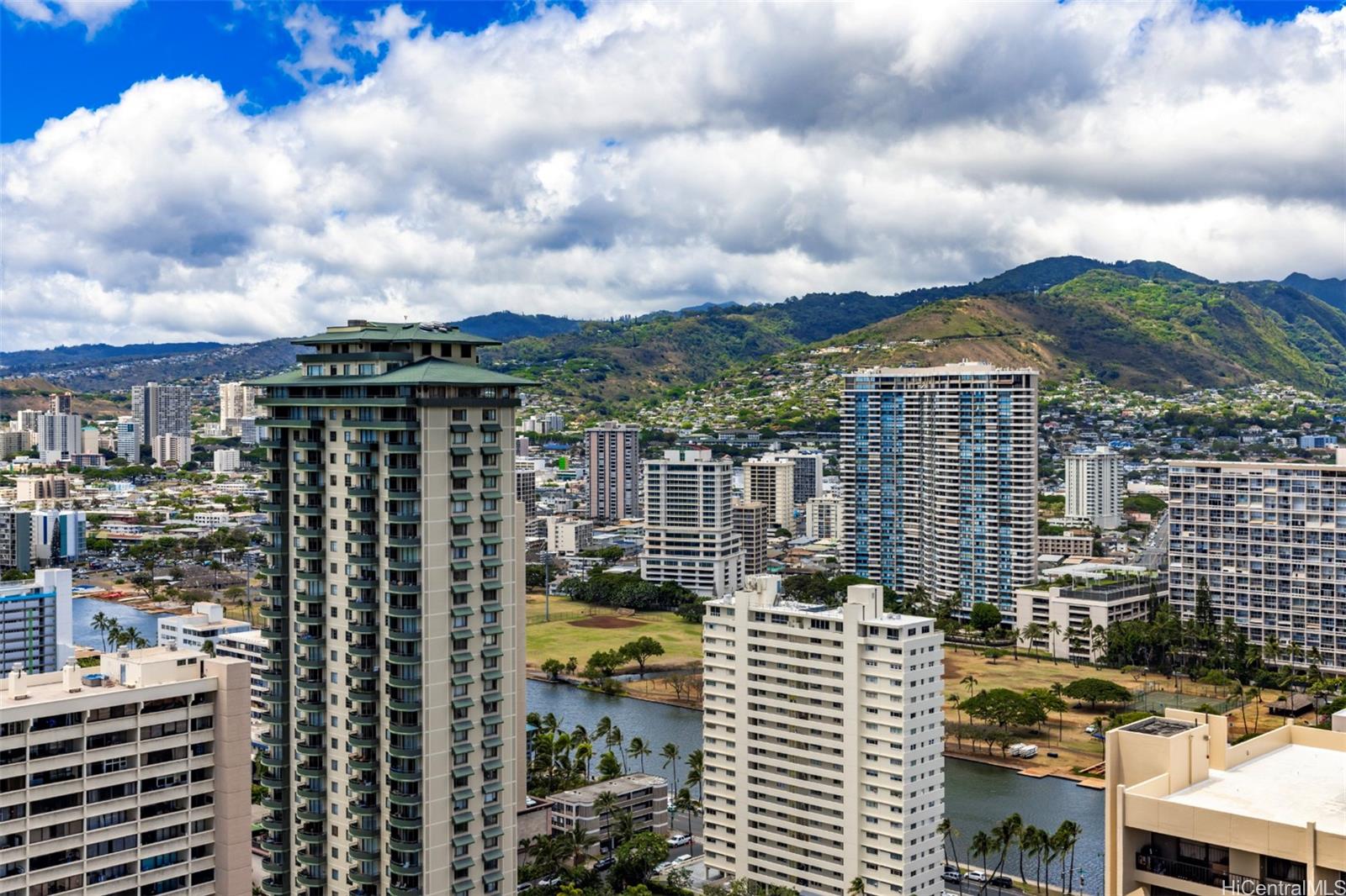 The Ritz-Carlton Residences condo # 3201, Honolulu, Hawaii - photo 17 of 19