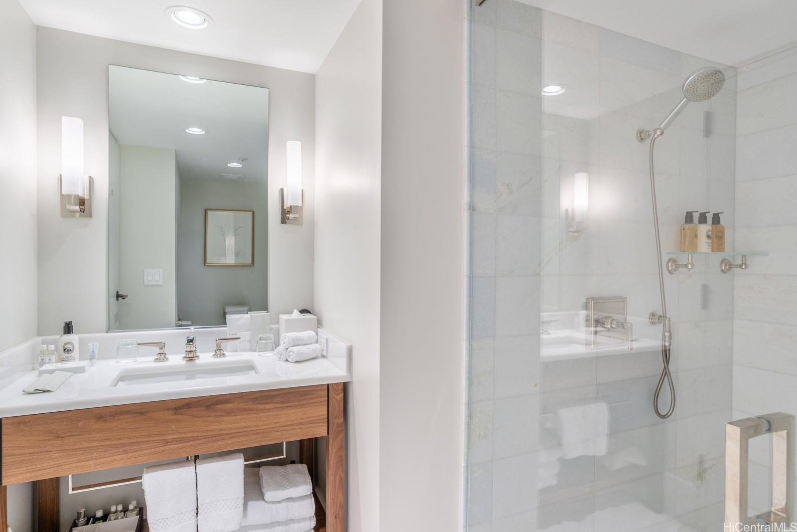 The Ritz-Carlton Residences condo # 3201, Honolulu, Hawaii - photo 17 of 23