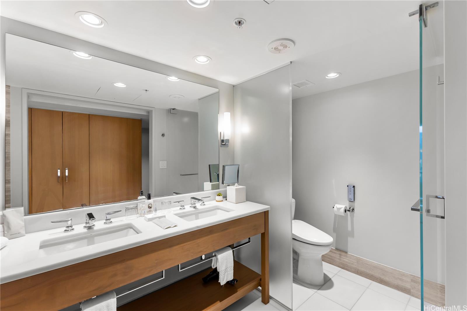 The Ritz-Carlton Residences condo # D1101, Honolulu, Hawaii - photo 11 of 23