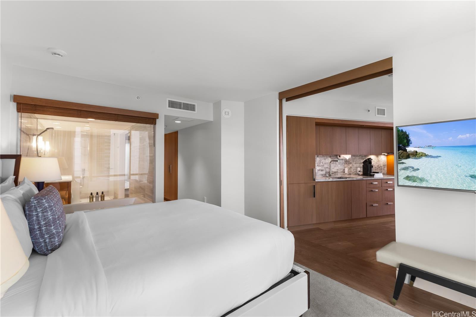 The Ritz-Carlton Residences condo # D1101, Honolulu, Hawaii - photo 6 of 23