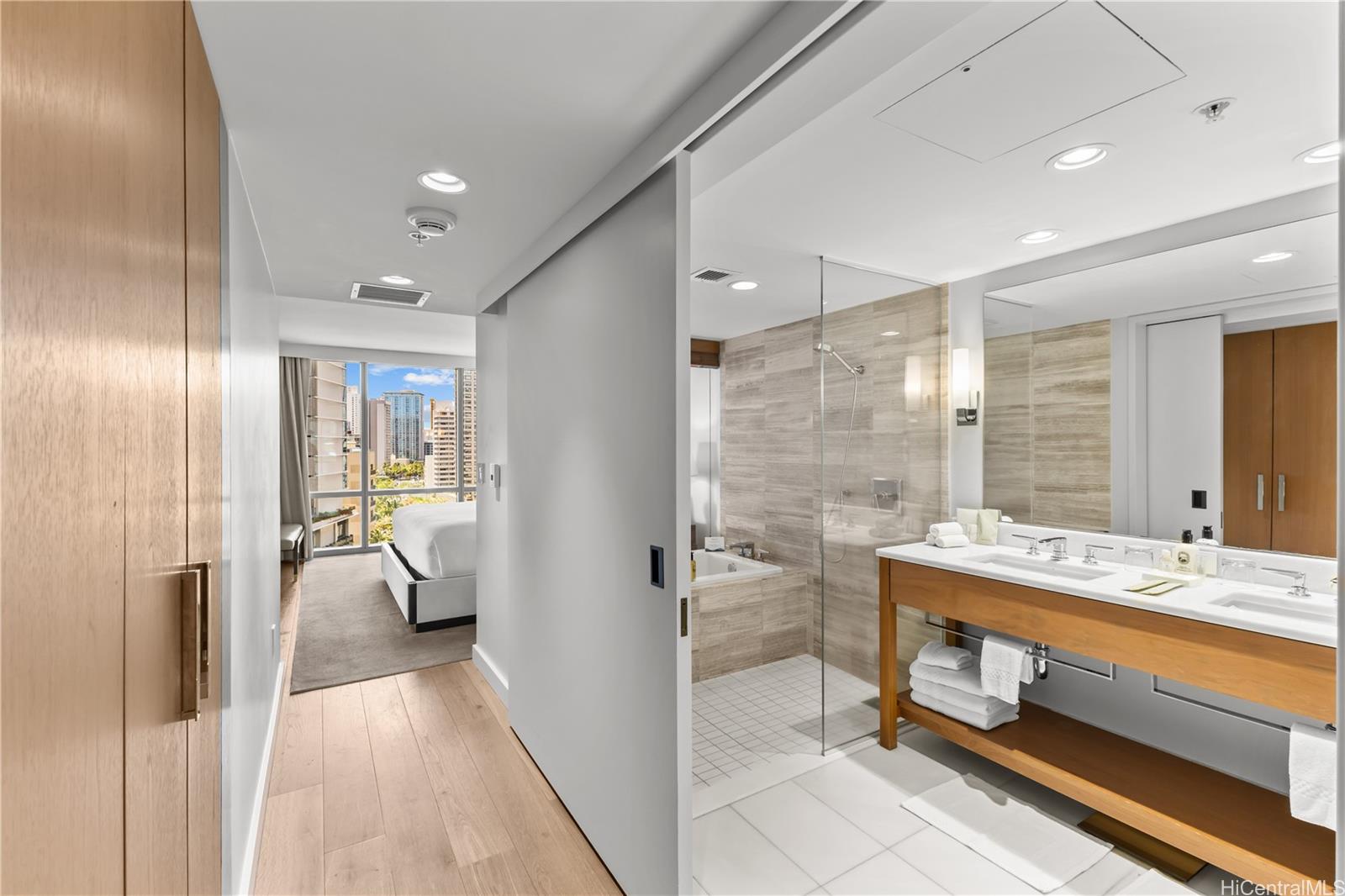 The Ritz-Carlton Residences condo # D1101, Honolulu, Hawaii - photo 10 of 23