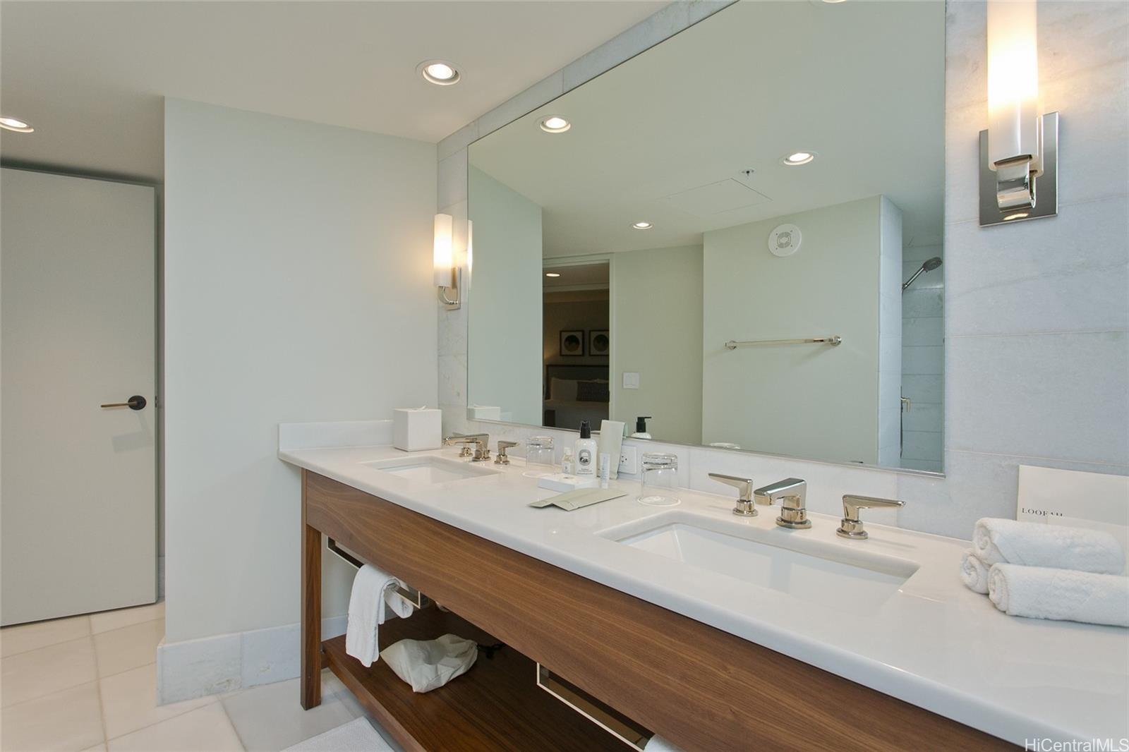The Ritz-Carlton Residences condo # D2606, Honolulu, Hawaii - photo 12 of 23