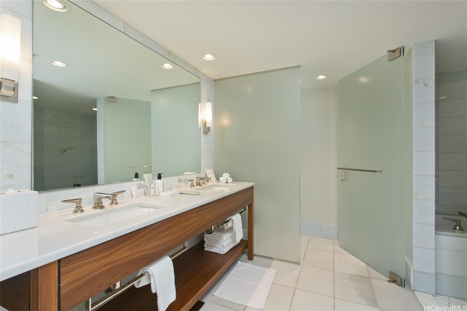 The Ritz-Carlton Residences condo # D2606, Honolulu, Hawaii - photo 13 of 23