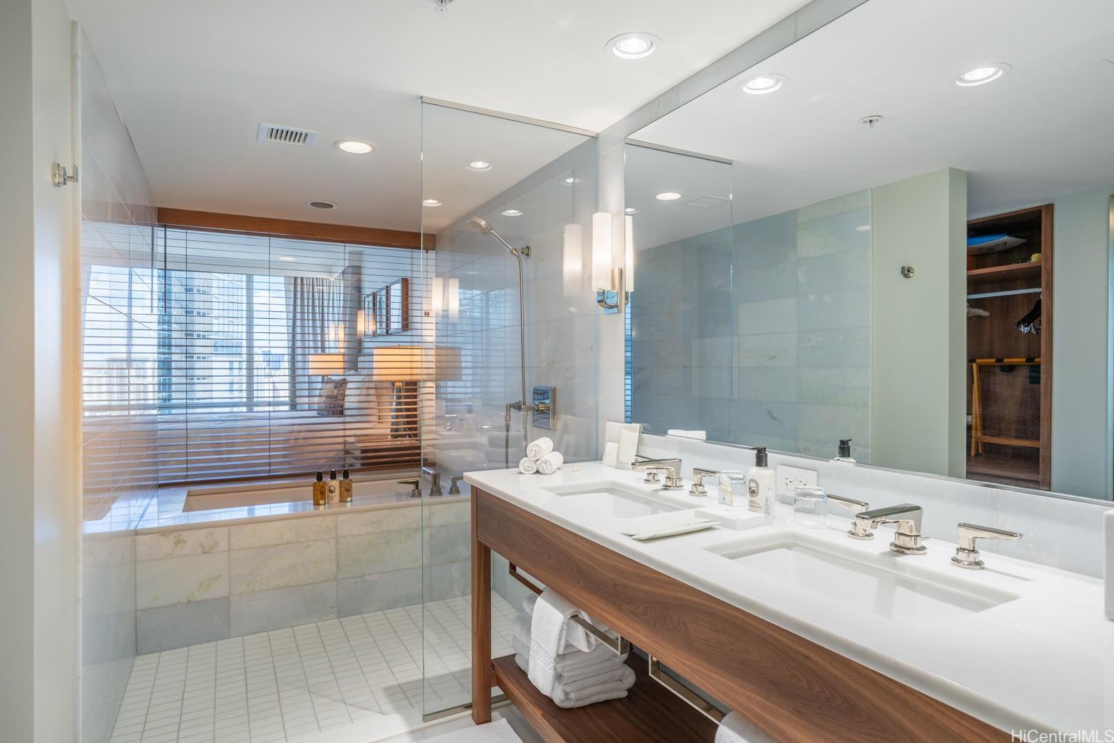 The Ritz-Carlton Residences condo # D3201, Honolulu, Hawaii - photo 12 of 23