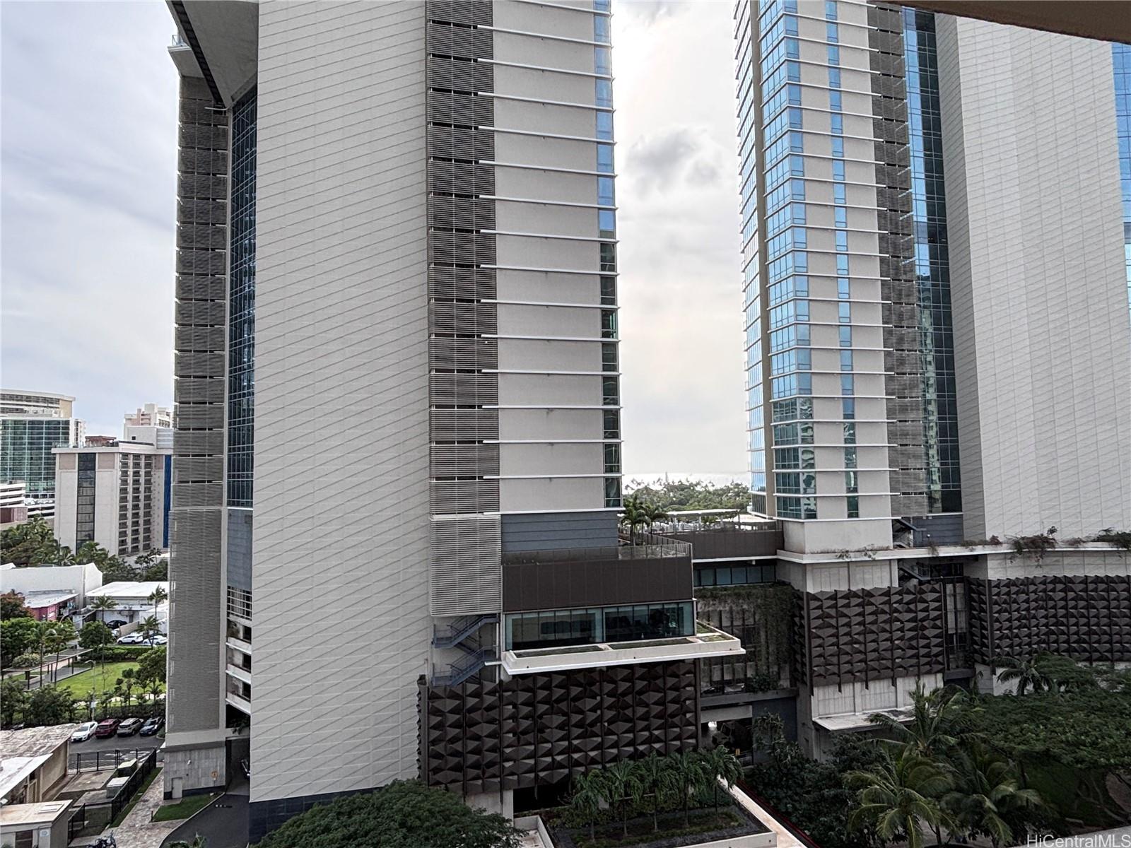 2140 Kuhio Ave Honolulu - Rental - photo 17 of 25