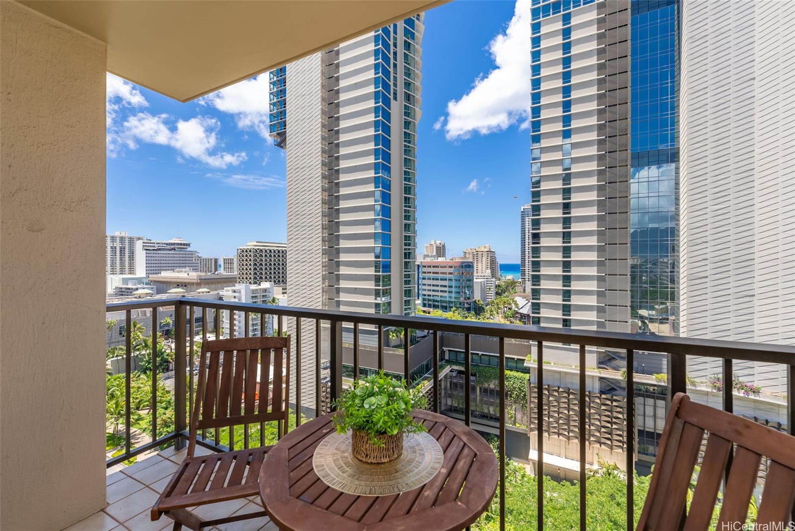 Four Paddle condo # 1508, Honolulu, Hawaii - photo 3 of 25